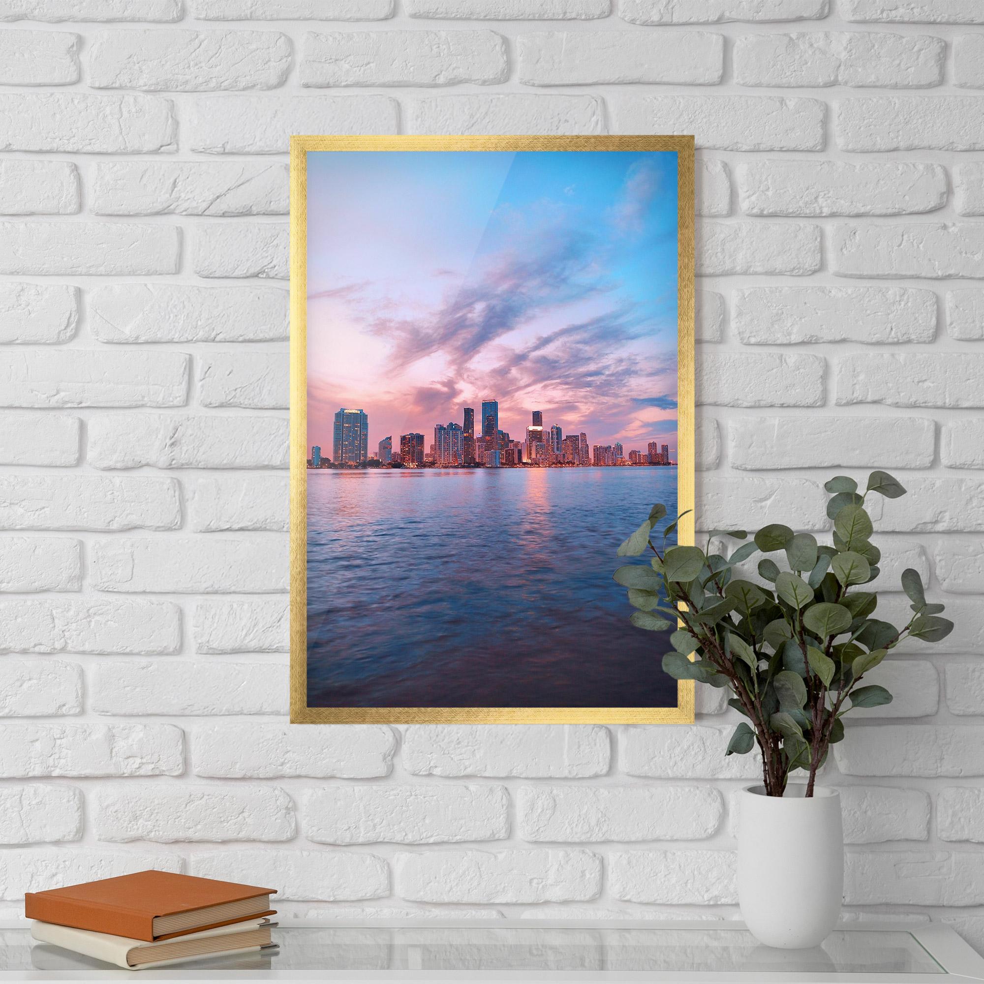 Gerahmte Poster Over The Lake mockup 5