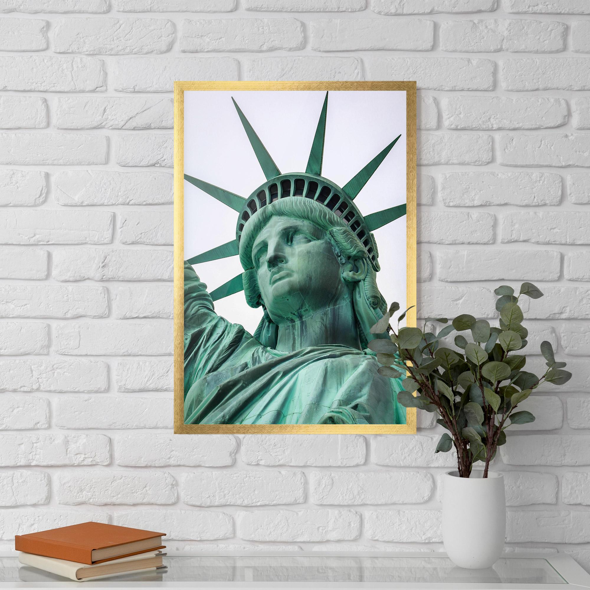 Gerahmte Poster Statue Of Liberty Head mockup 5