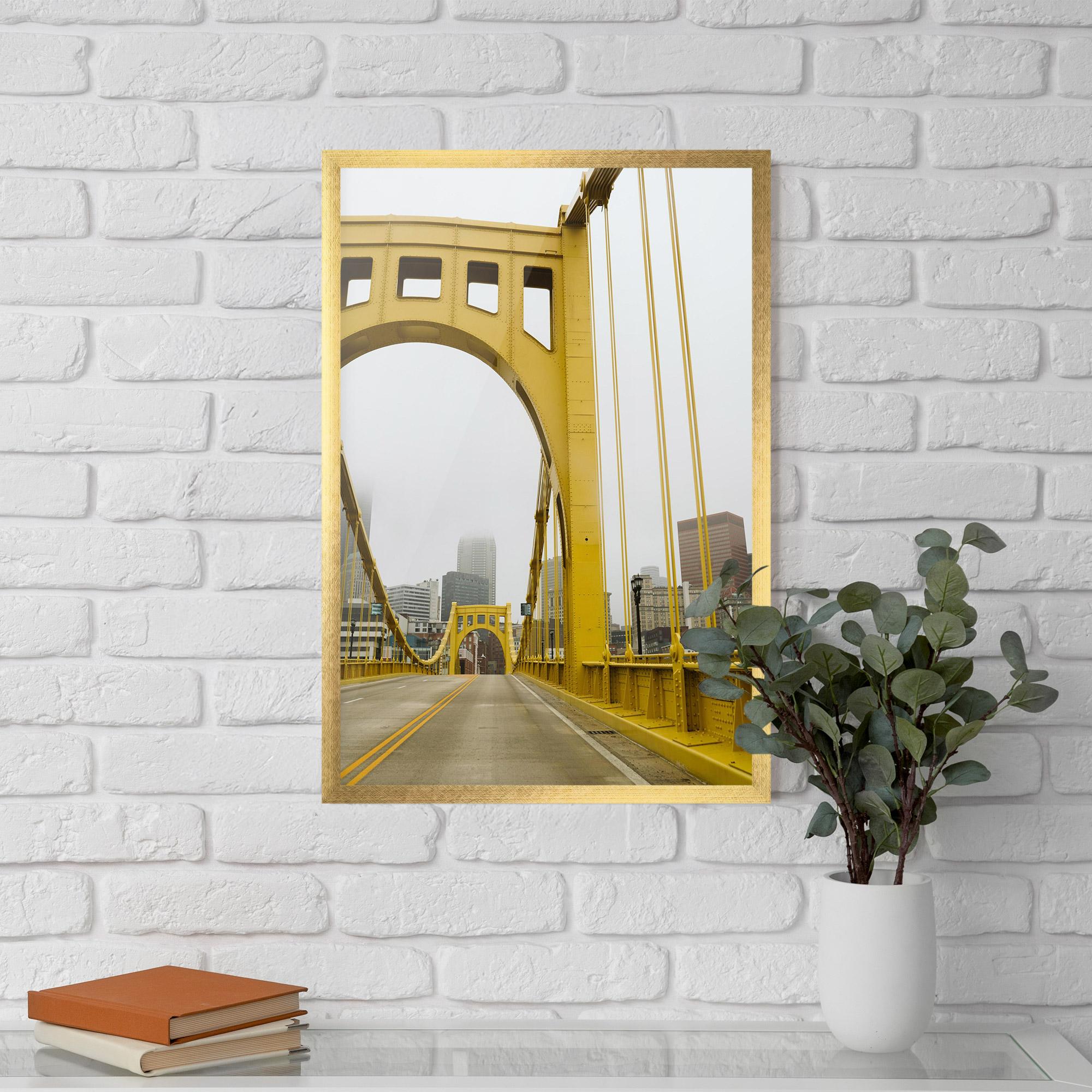 Gerahmte Poster Yellow Foggy Bridge mockup 5