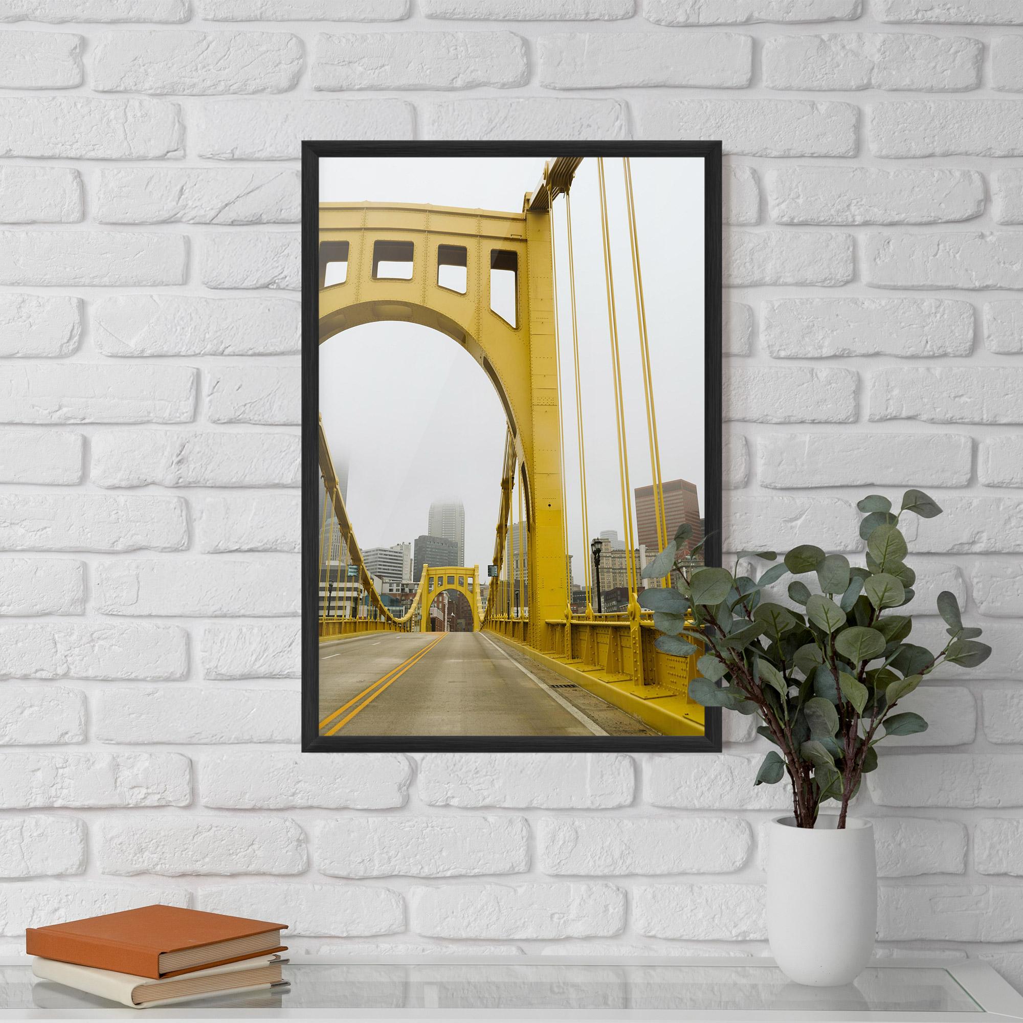 Gerahmte Poster Yellow Foggy Bridge mockup 5