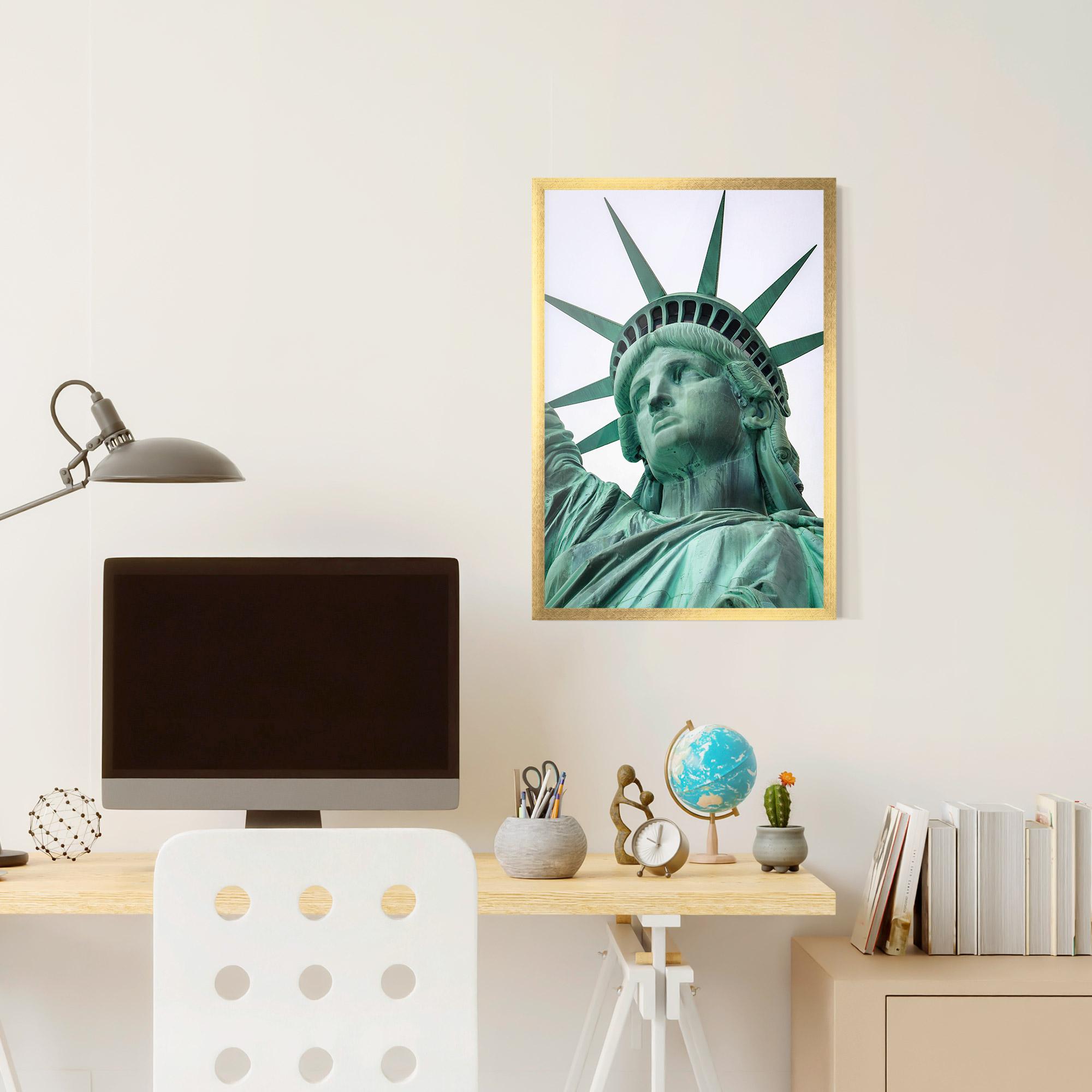 Gerahmte Poster Statue Of Liberty Head mockup 6