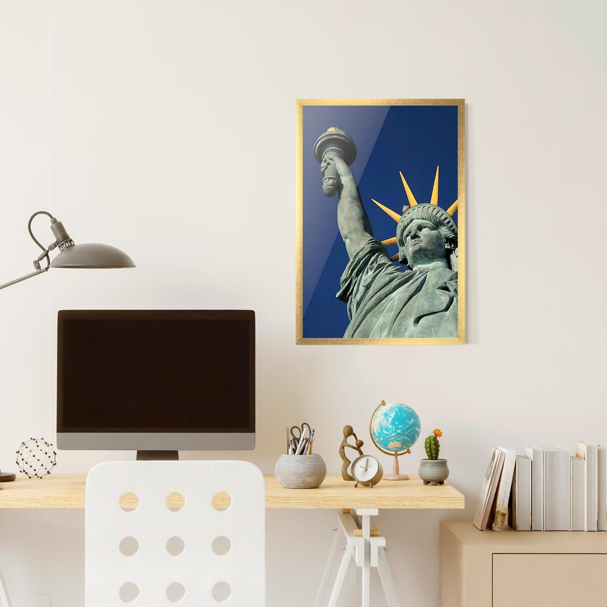Gerahmte Poster Statue Of Liberty mockup 6