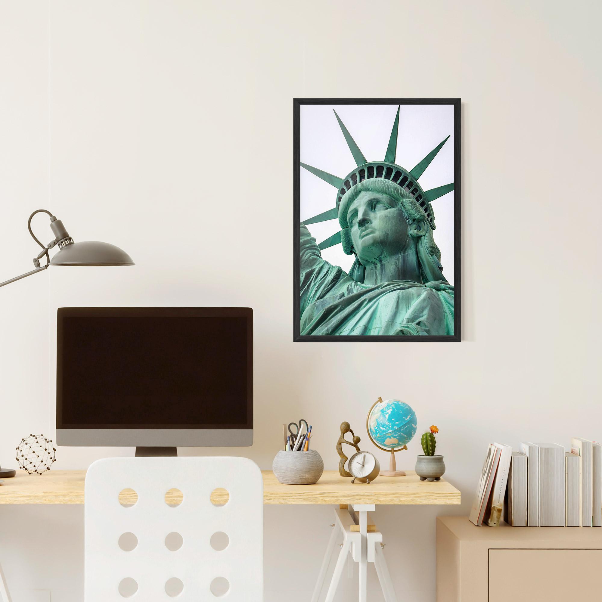 Gerahmte Poster Statue Of Liberty Head mockup 6