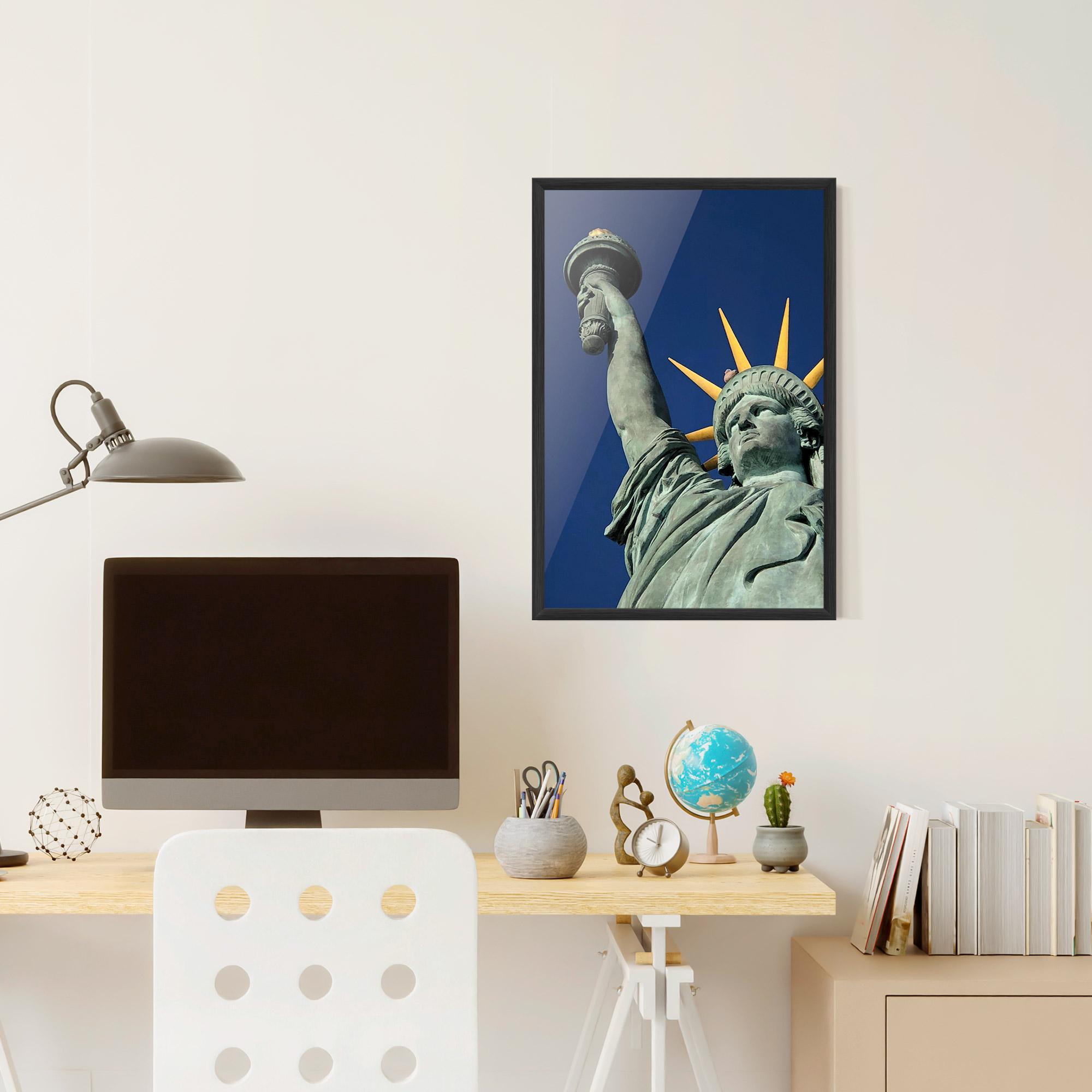 Gerahmte Poster Statue Of Liberty mockup 6