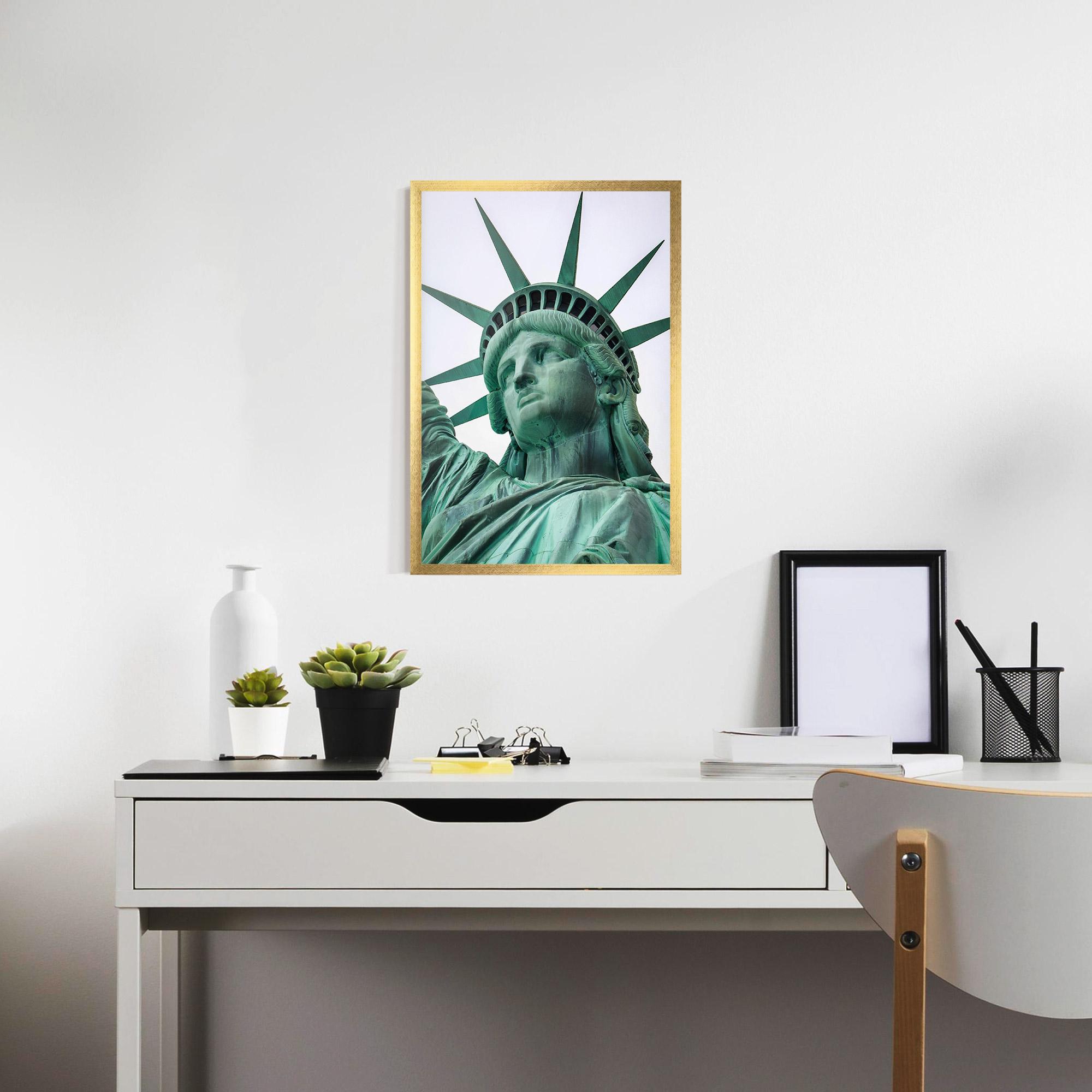 Gerahmte Poster Statue Of Liberty Head mockup 7