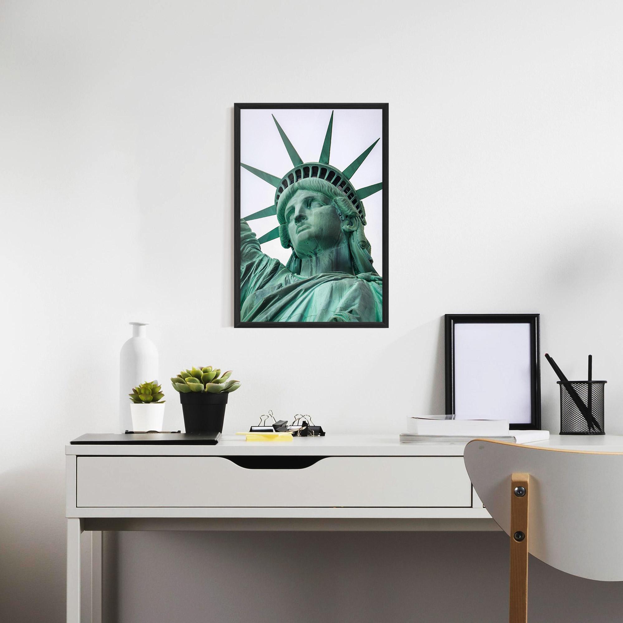 Gerahmte Poster Statue Of Liberty Head mockup 7