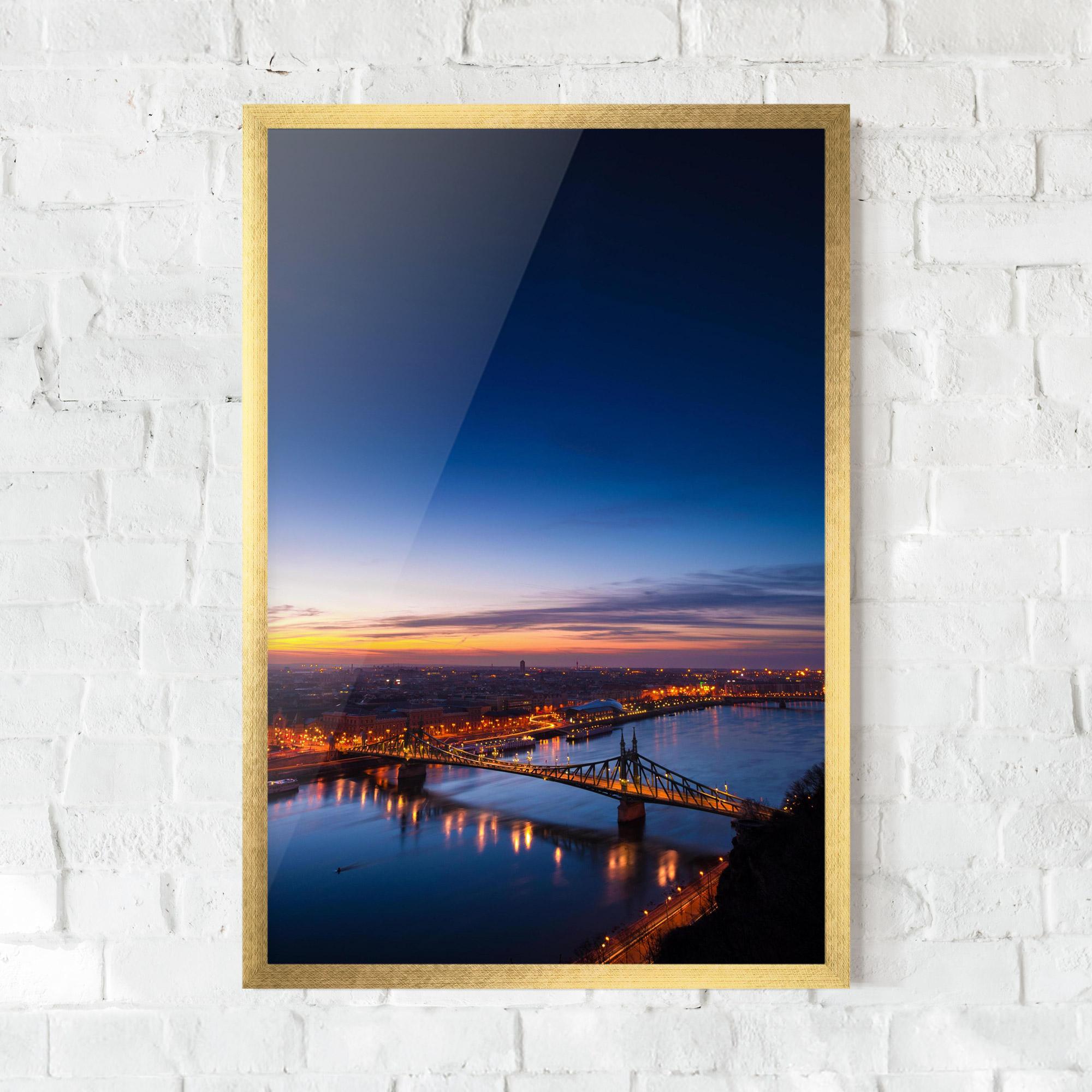 Gerahmte Poster Budapest Sunset mockup 0