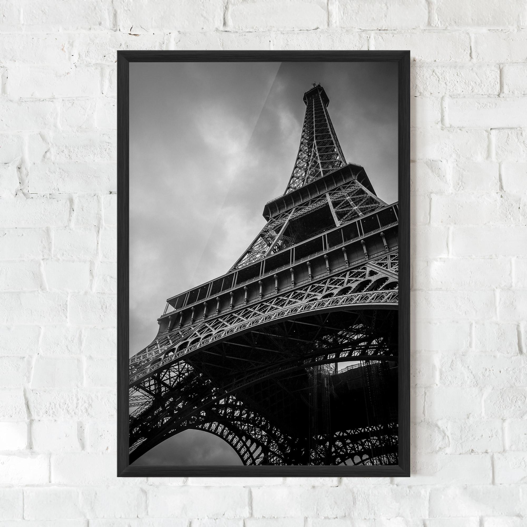 Gerahmte Poster Eiffel Grey Tower mockup 0