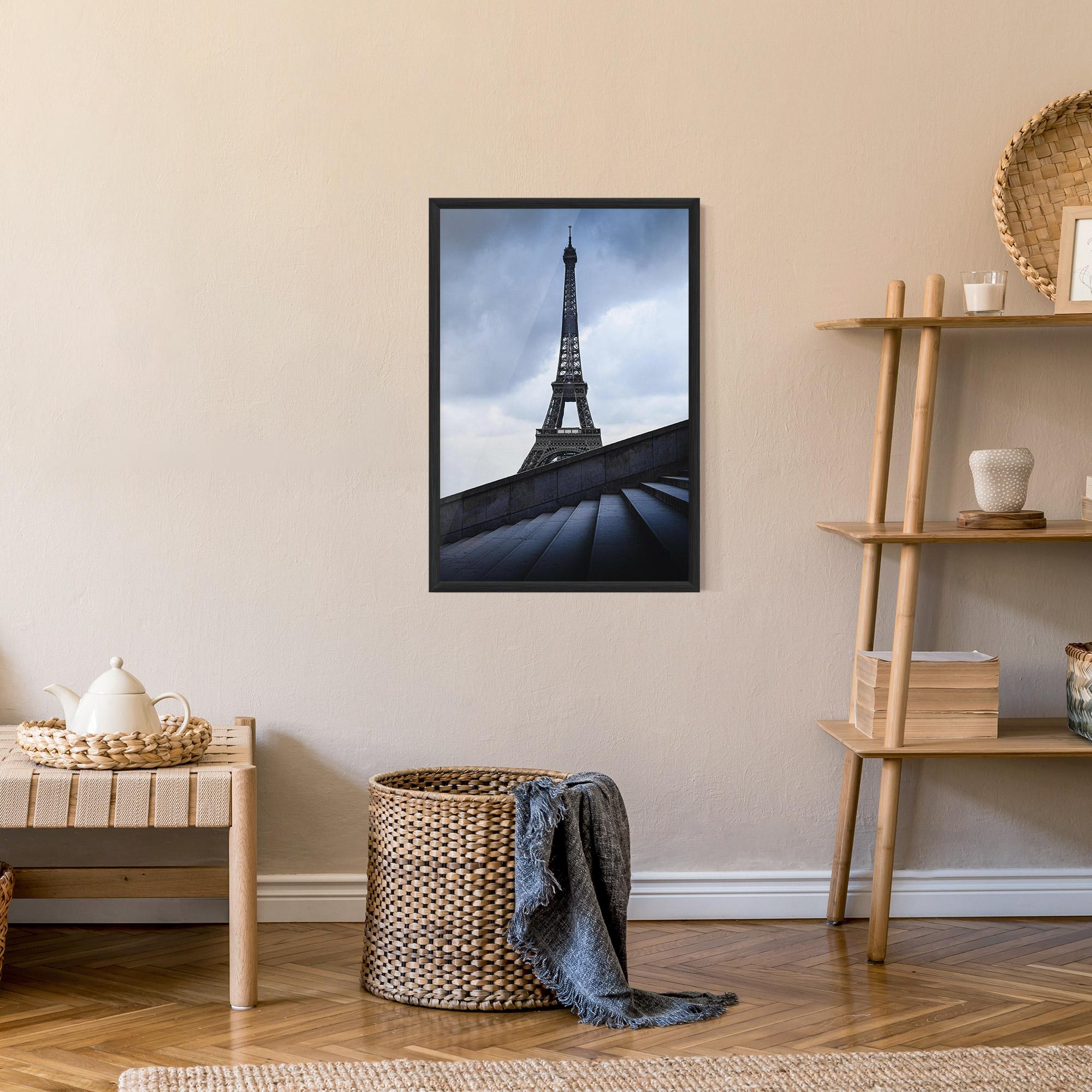 Gerahmte Poster Eiffel Tower Stairs mockup 9