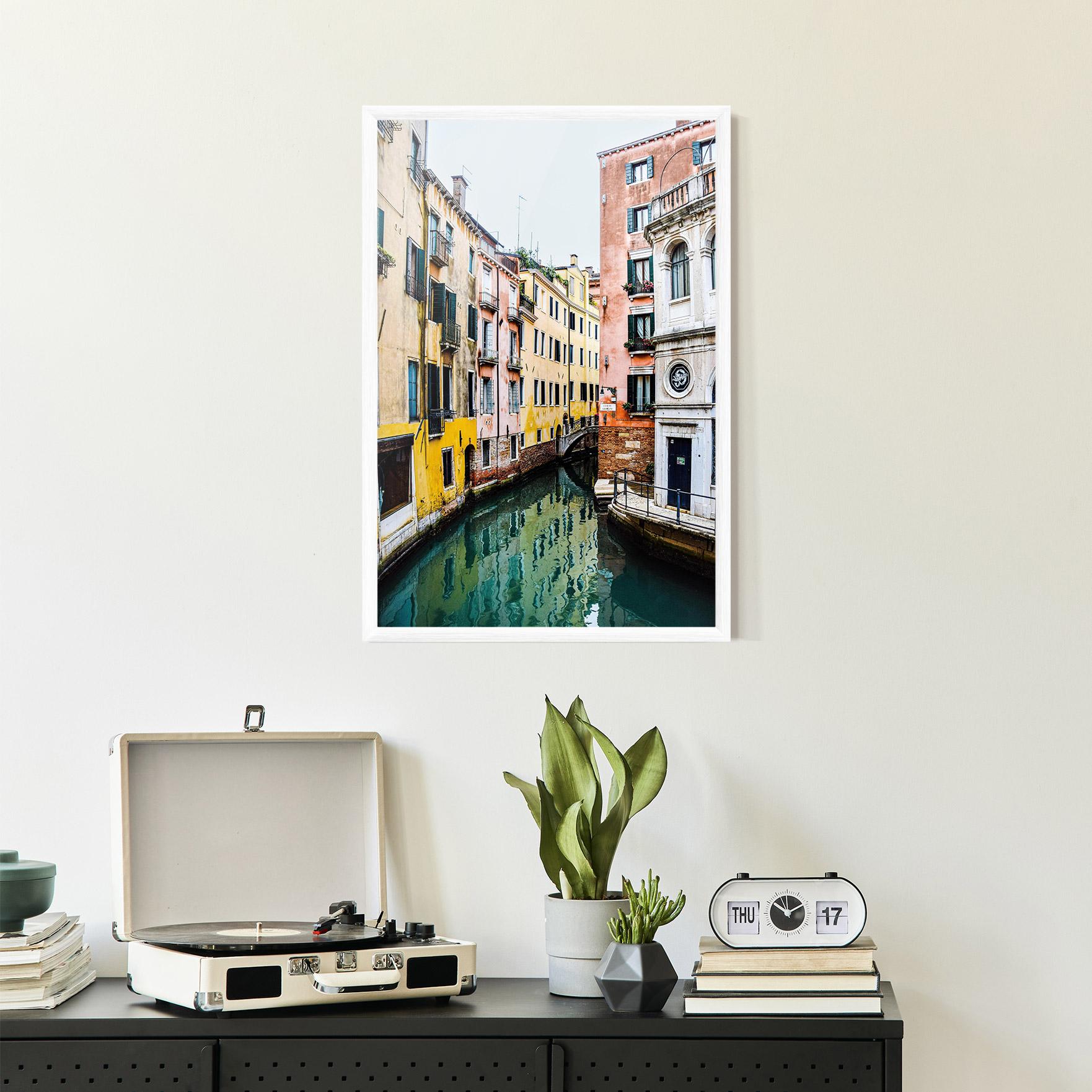 Gerahmte Poster Colorful Water Building mockup 2