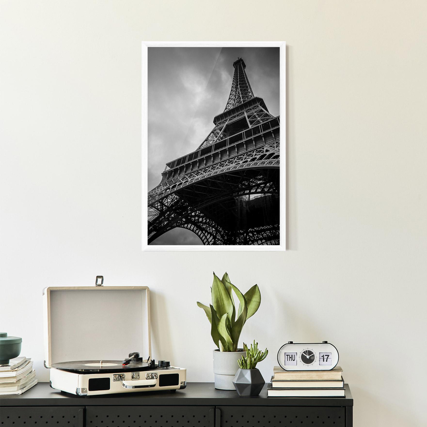 Gerahmte Poster Eiffel Grey Tower mockup 2