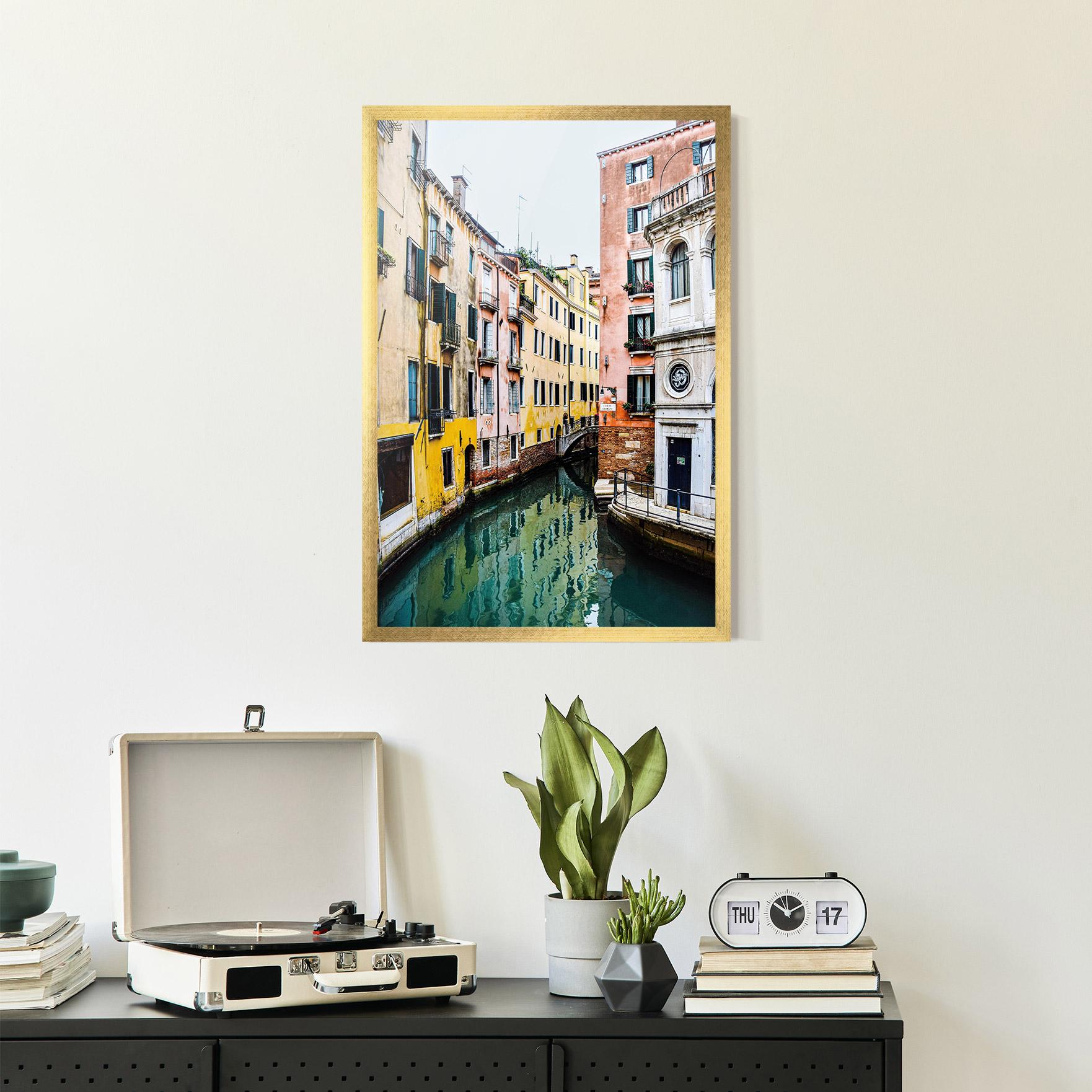 Gerahmte Poster Colorful Water Building mockup 2