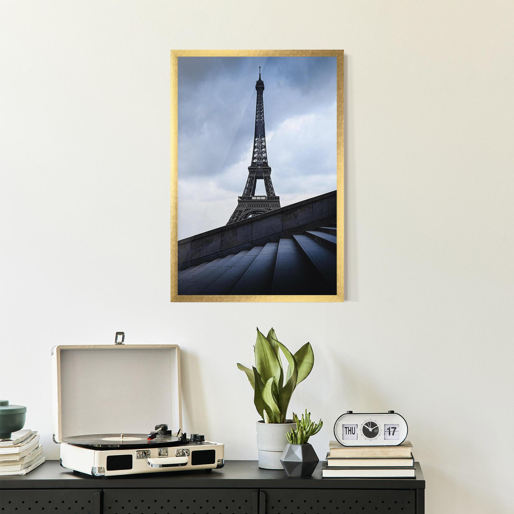 Gerahmte Poster Eiffel Tower Stairs mockup 2