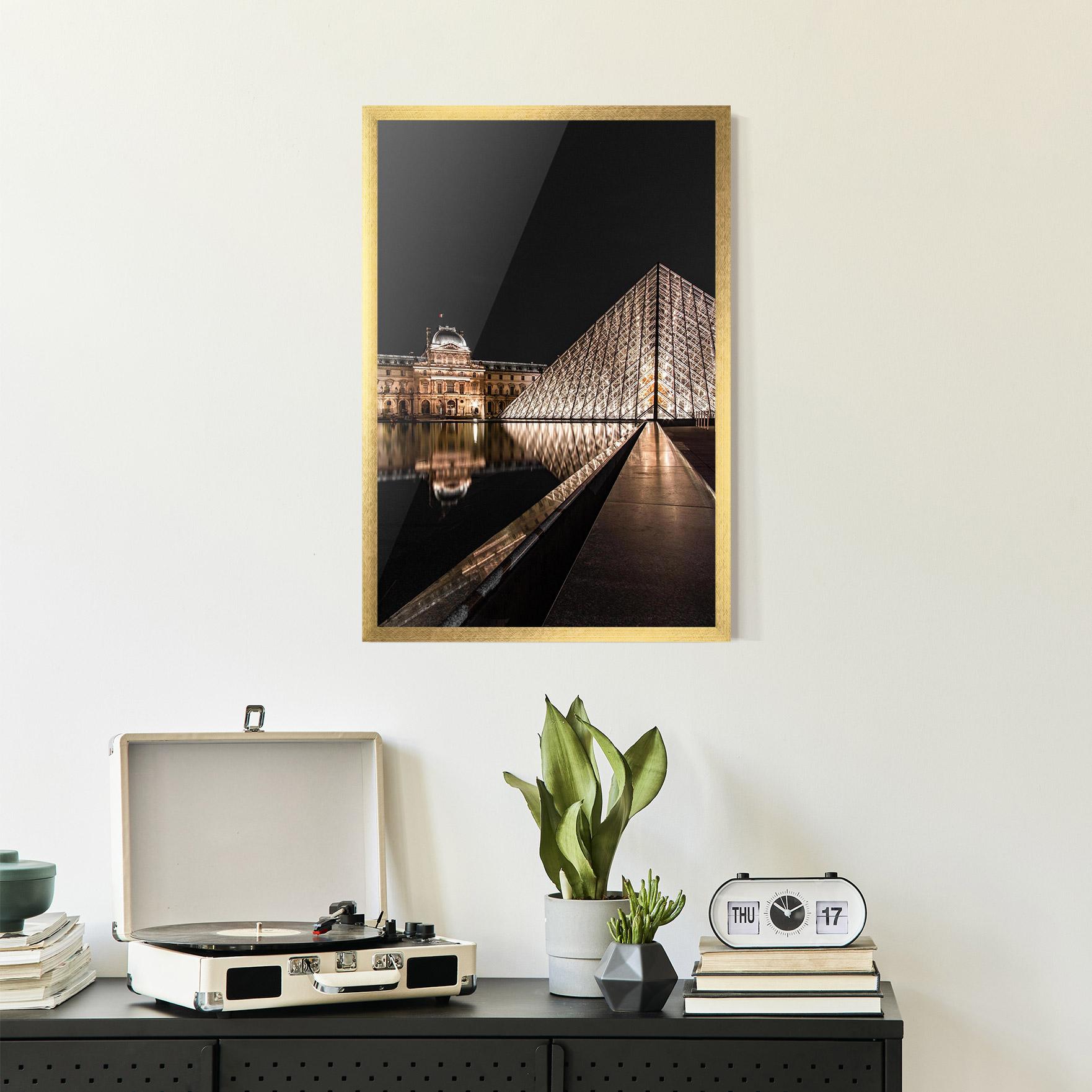 Gerahmte Poster Louvre Night mockup 2