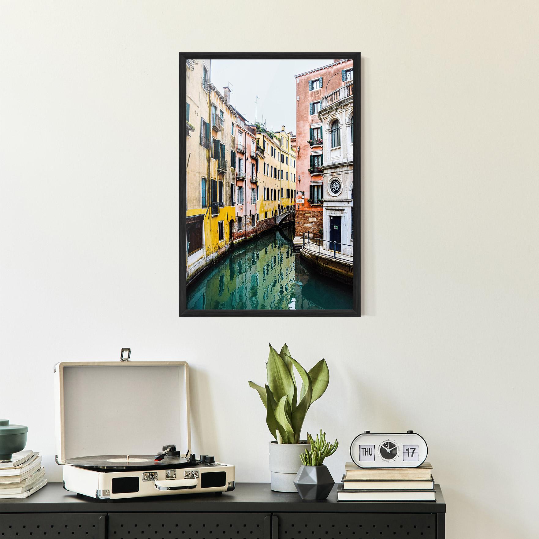 Gerahmte Poster Colorful Water Building mockup 2