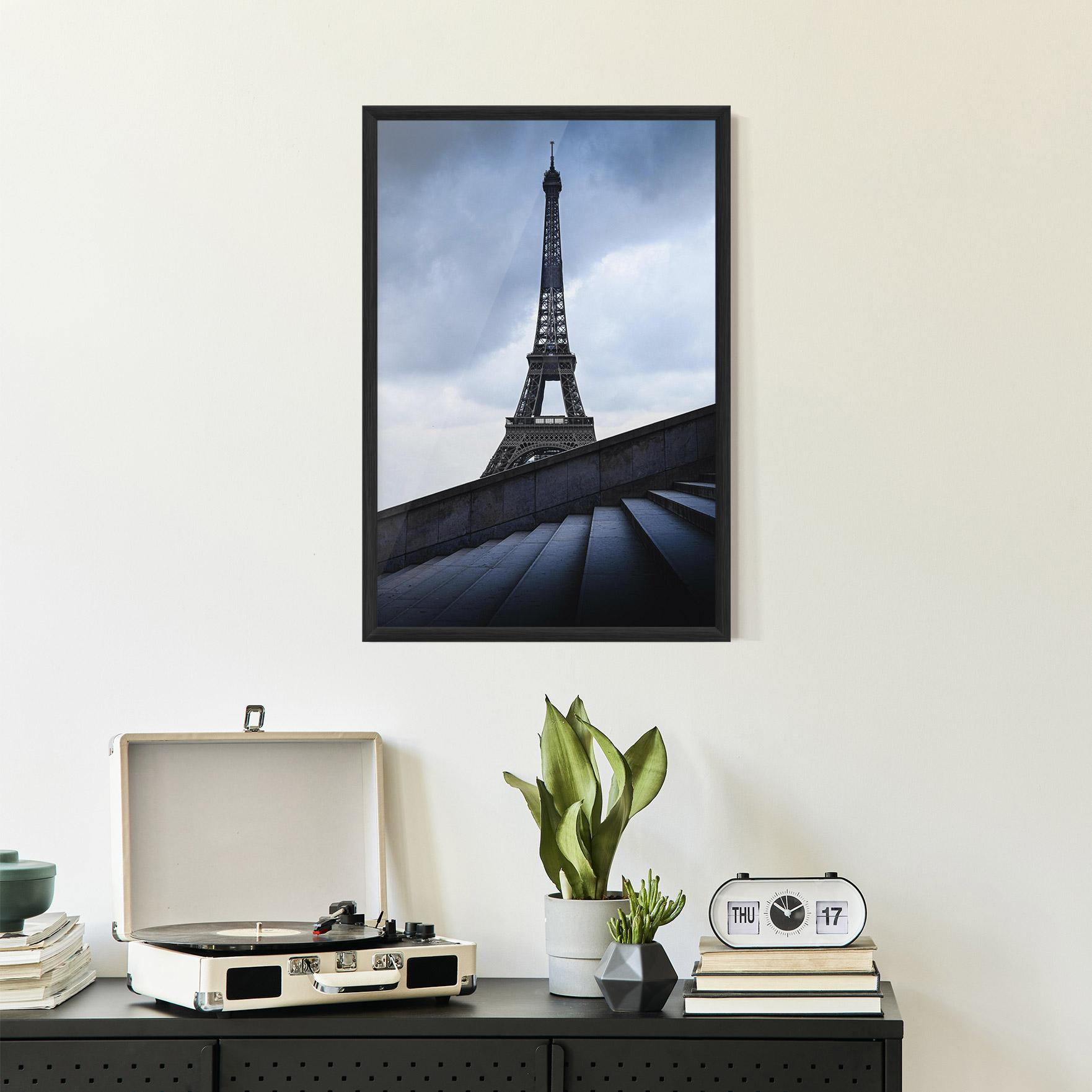 Gerahmte Poster Eiffel Tower Stairs mockup 2