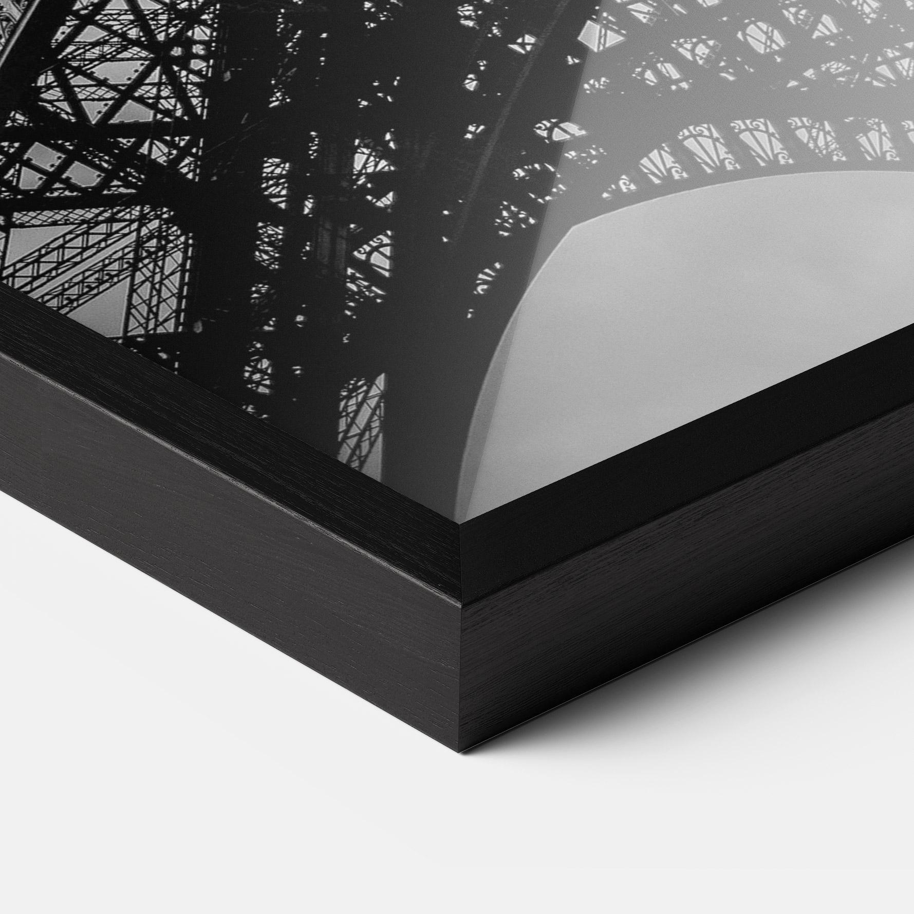 Gerahmte Poster Eiffel Grey Tower mockup 3