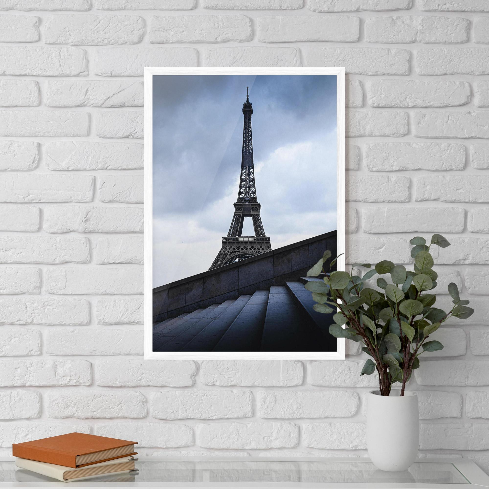 Gerahmte Poster Eiffel Tower Stairs mockup 5