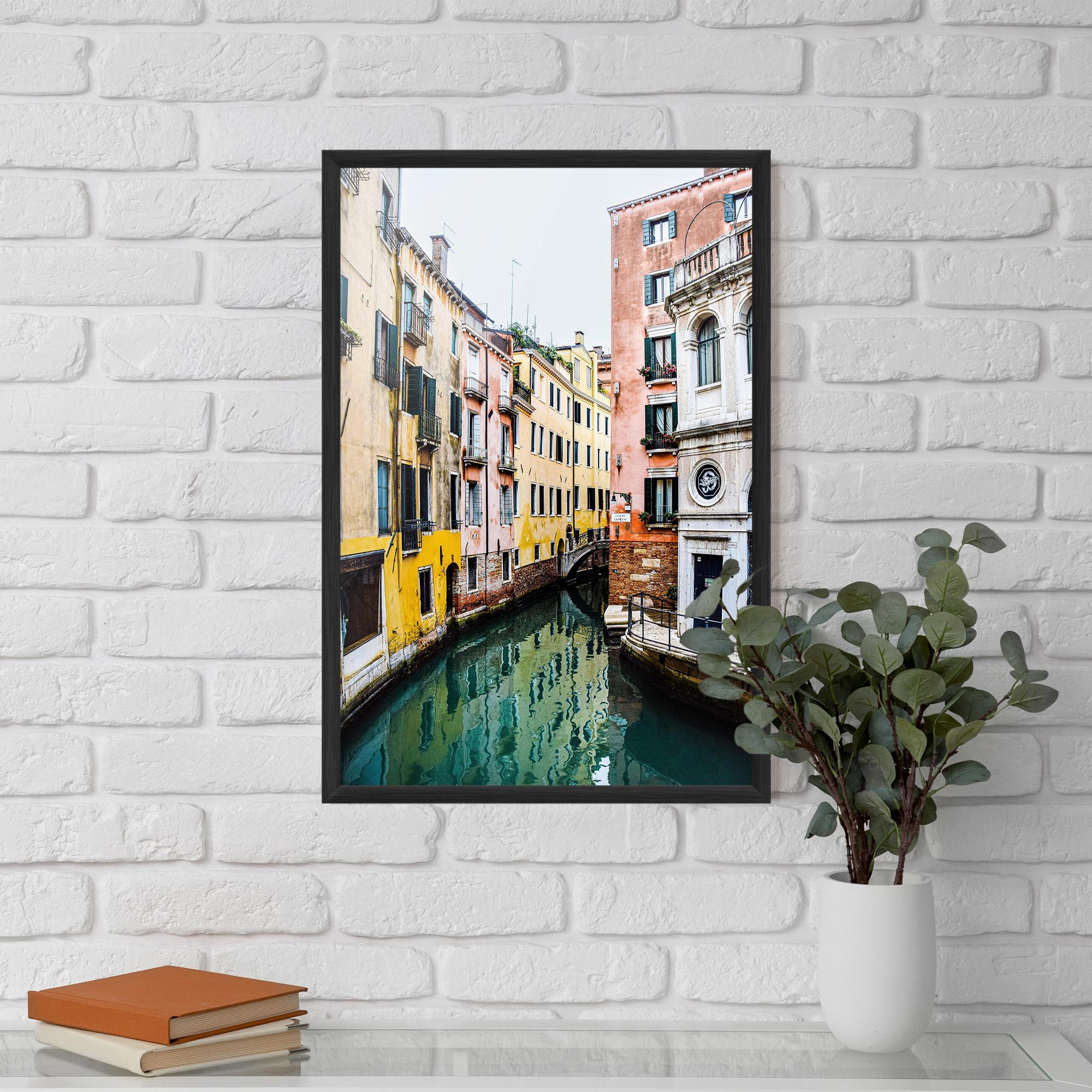 Gerahmte Poster Colorful Water Building mockup 5