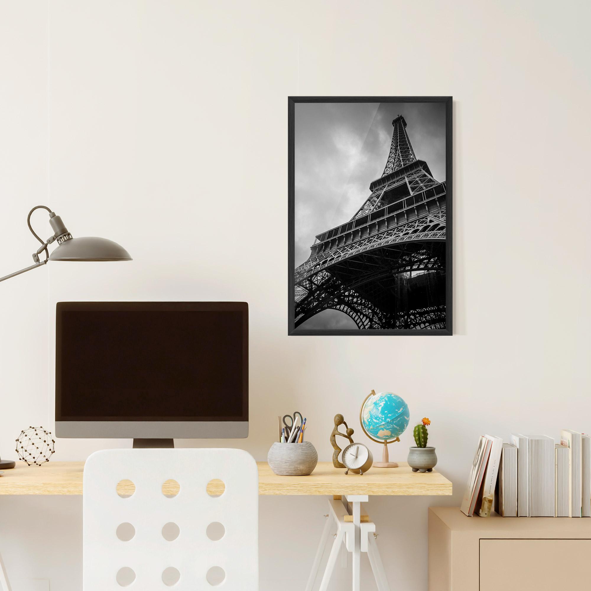 Gerahmte Poster Eiffel Grey Tower mockup 6