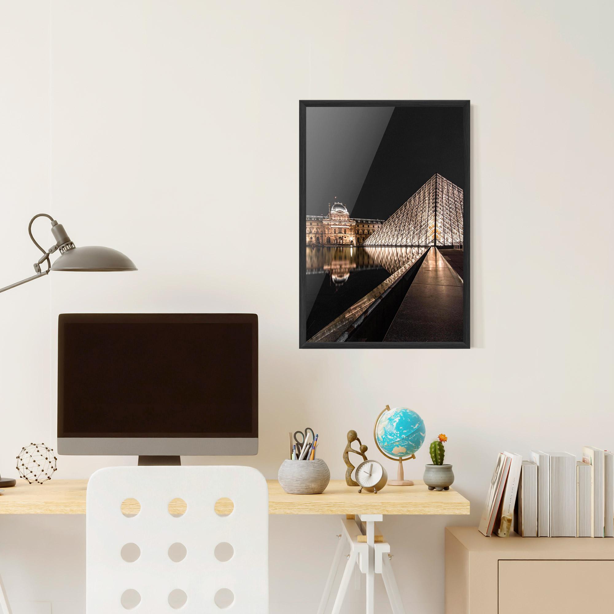 Gerahmte Poster Louvre Night mockup 6