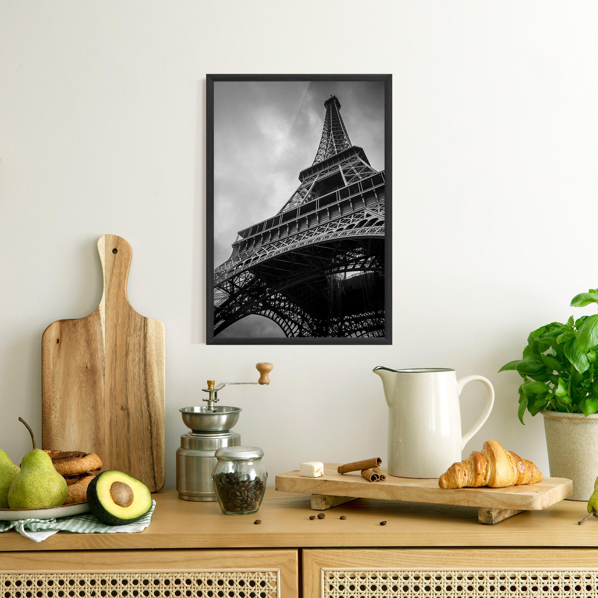 Gerahmte Poster Eiffel Grey Tower mockup 8