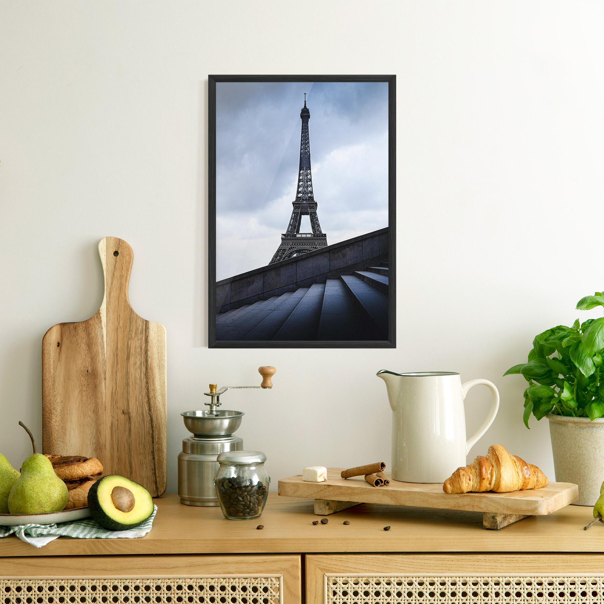 Gerahmte Poster Eiffel Tower Stairs mockup 8
