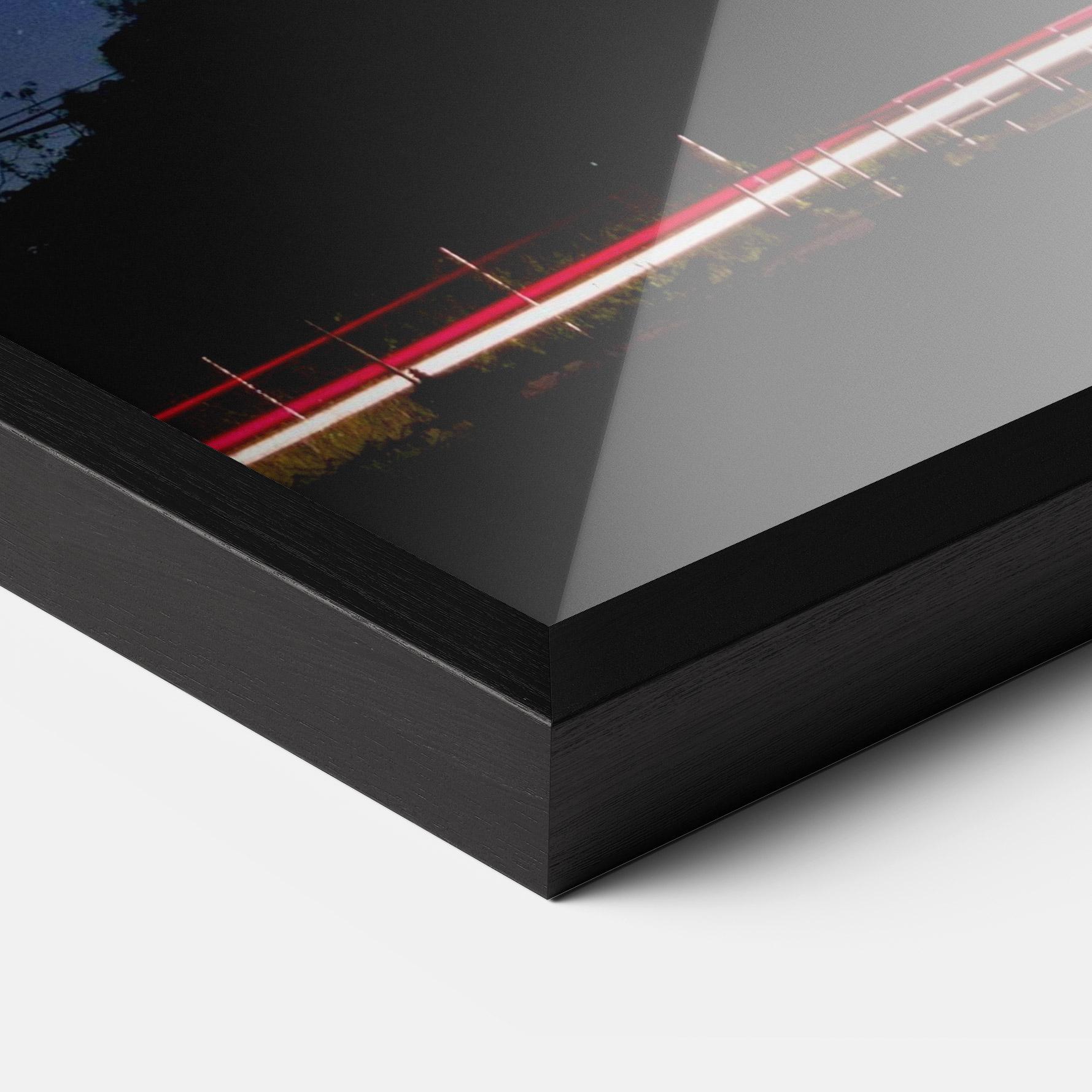 Gerahmte Poster Red Moon mockup 3