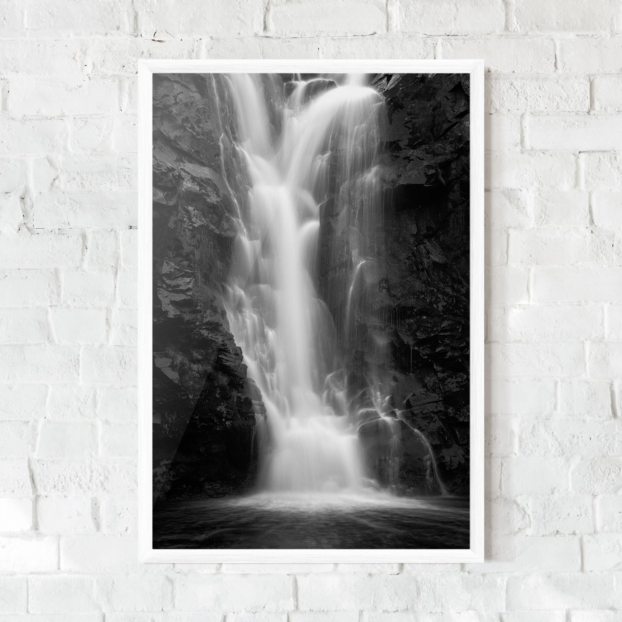 Gerahmte Poster Black Rock Waterfall View mockup 0