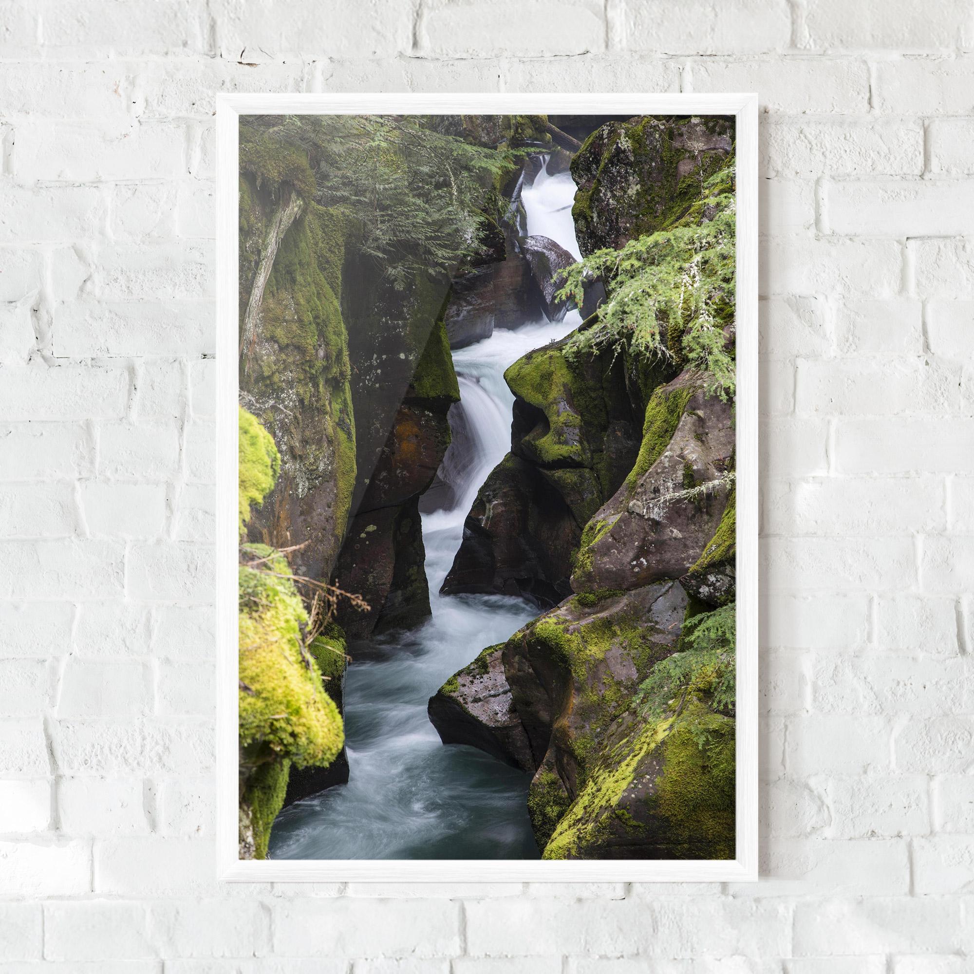 Gerahmte Poster Water Falling Forest mockup 0