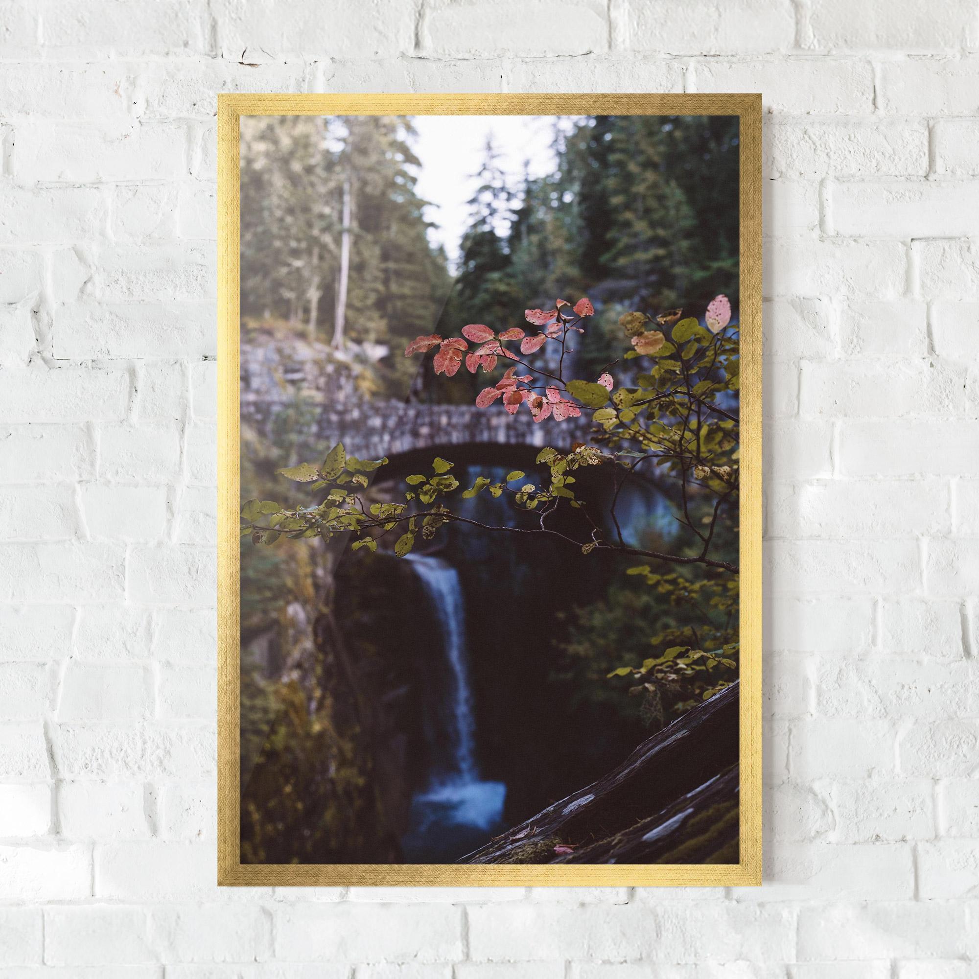 Gerahmte Poster Waterfall Bringe Red Leaves mockup 0