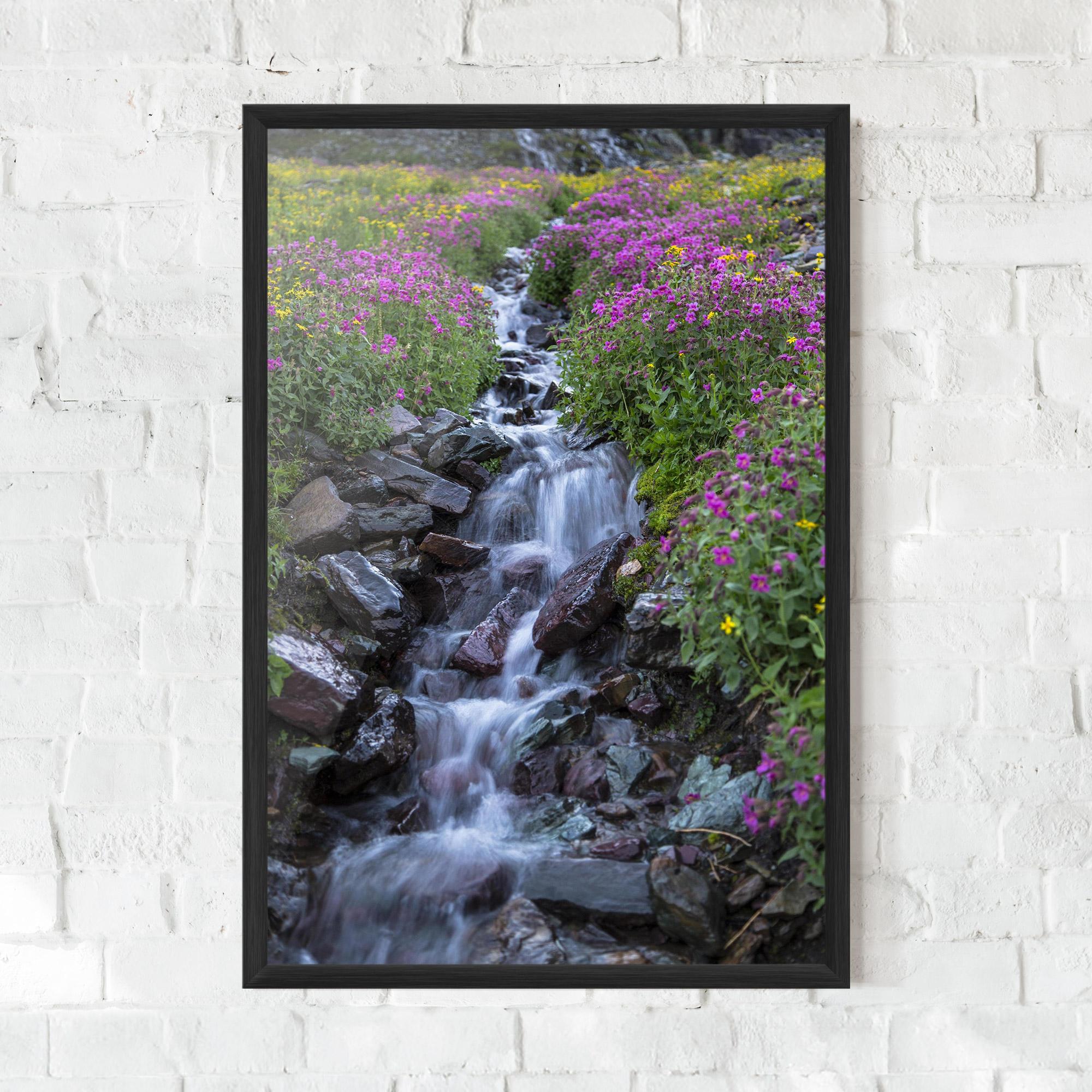Gerahmte Poster Water Falling Field mockup 0