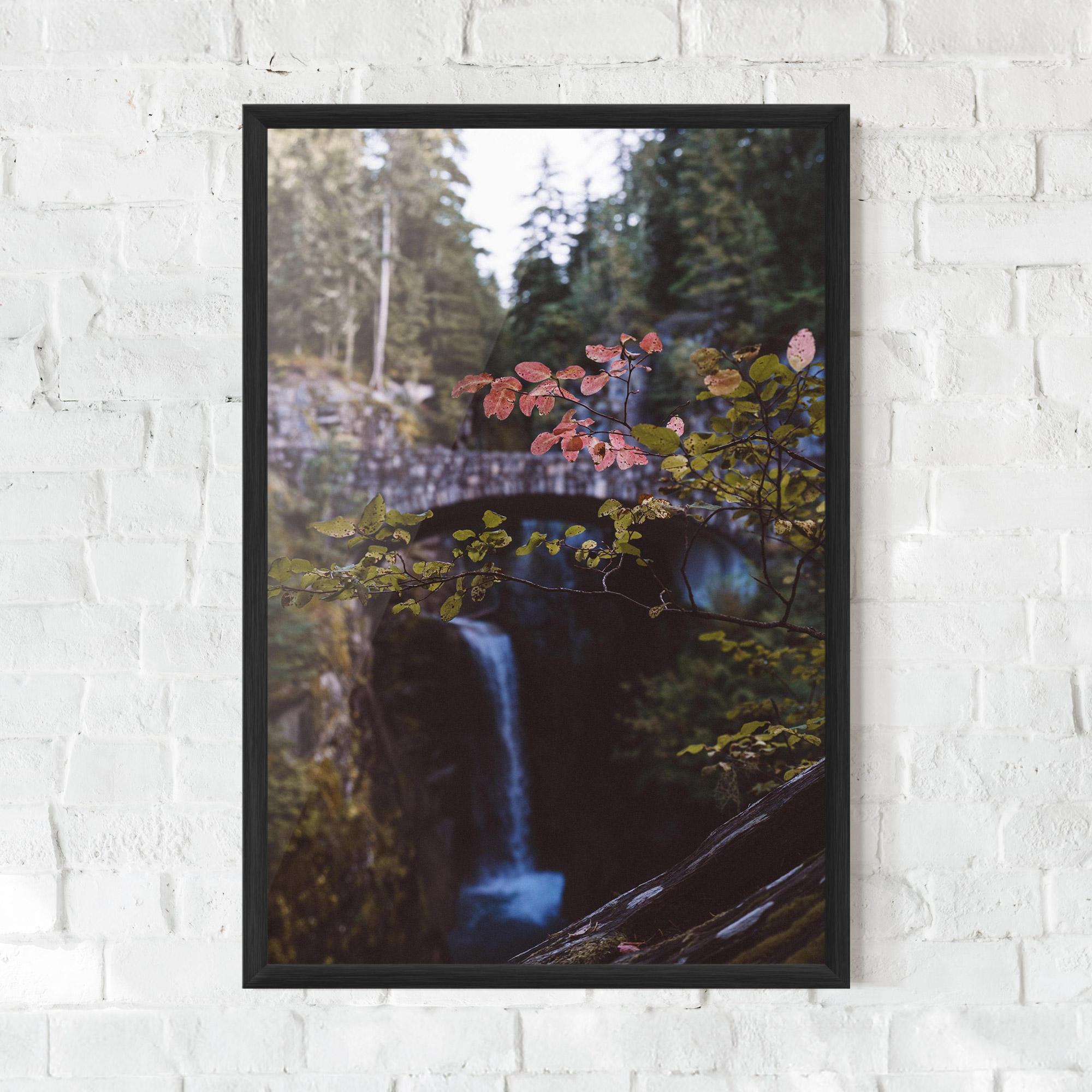 Gerahmte Poster Waterfall Bringe Red Leaves mockup 0