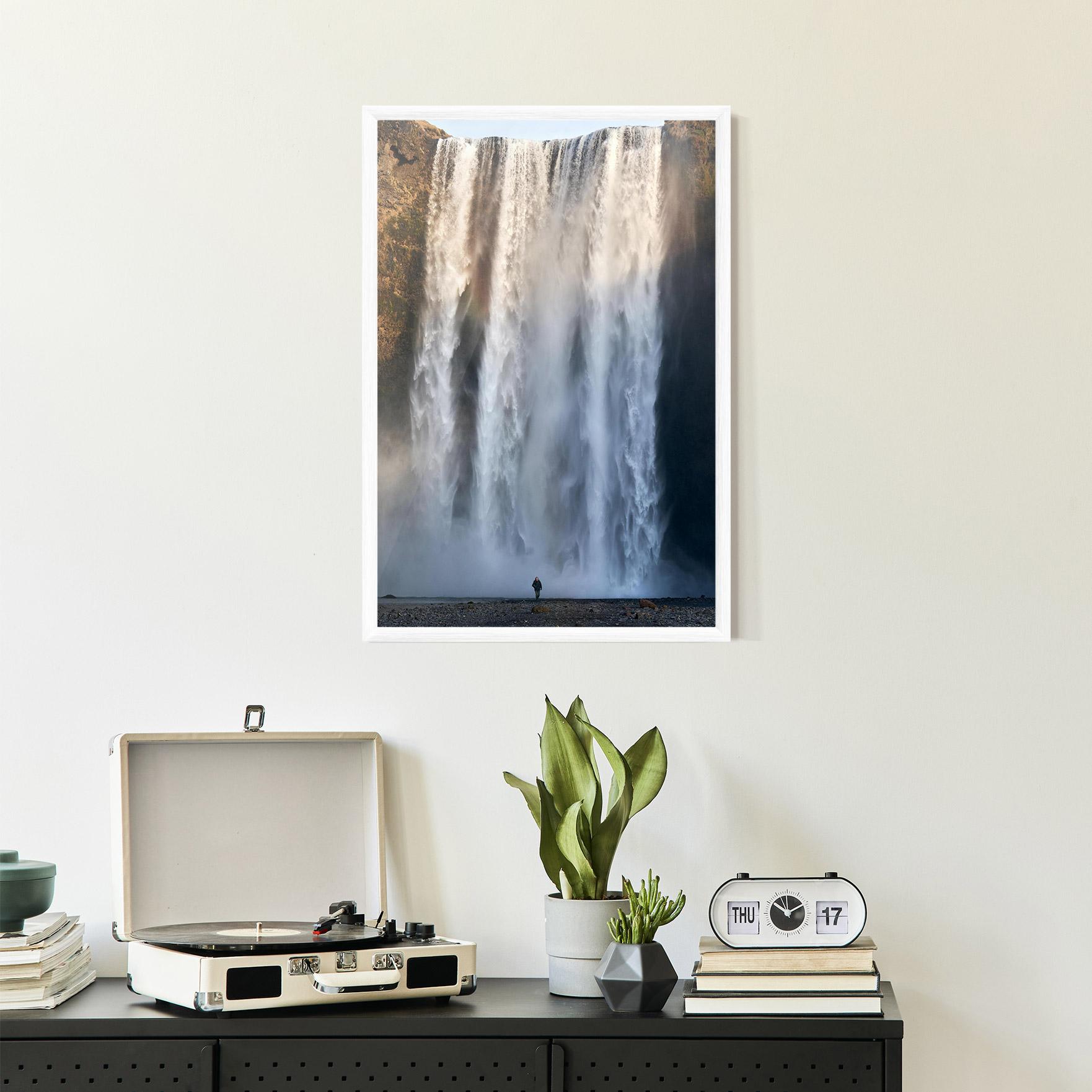 Gerahmte Poster Small Man Waterfall mockup 2