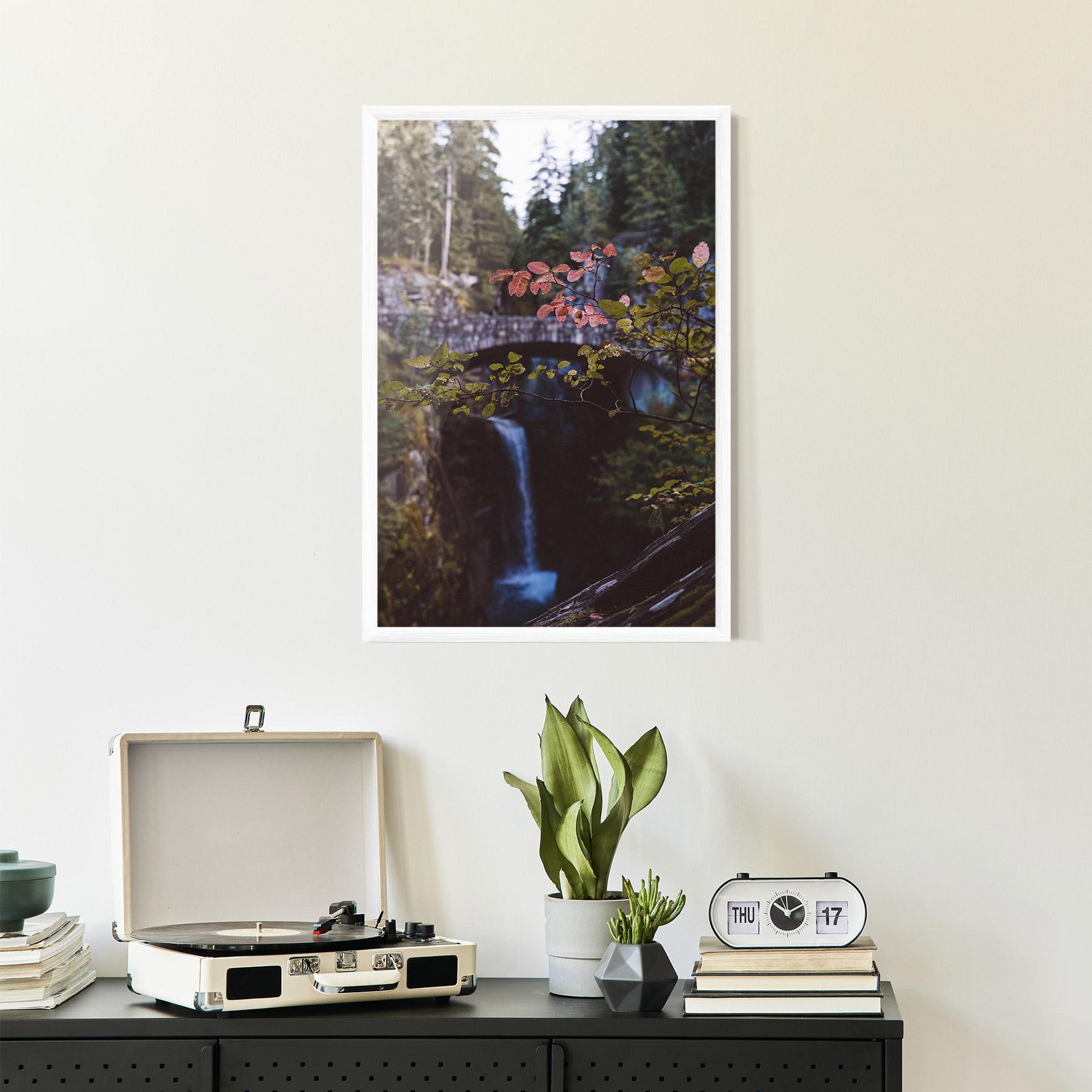 Gerahmte Poster Waterfall Bringe Red Leaves mockup 2