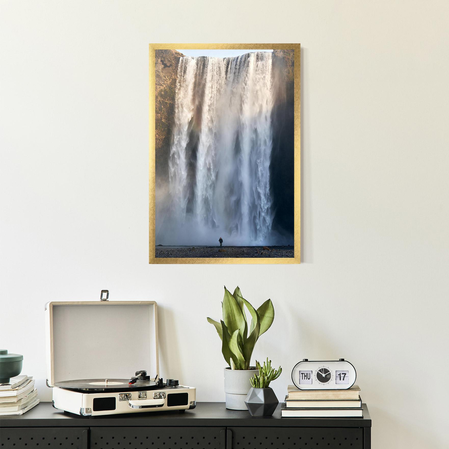 Gerahmte Poster Small Man Waterfall mockup 2