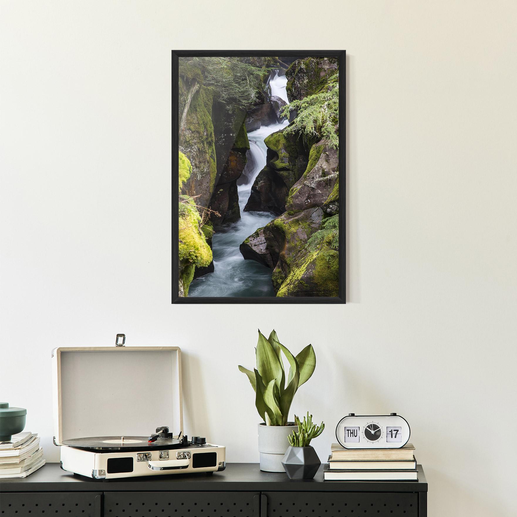 Gerahmte Poster Water Falling Forest mockup 2