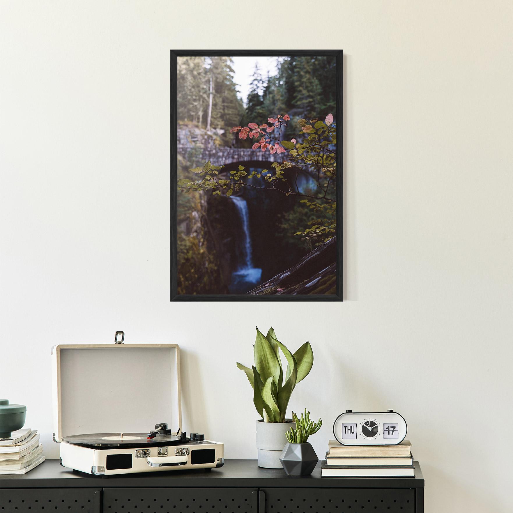 Gerahmte Poster Waterfall Bringe Red Leaves mockup 2