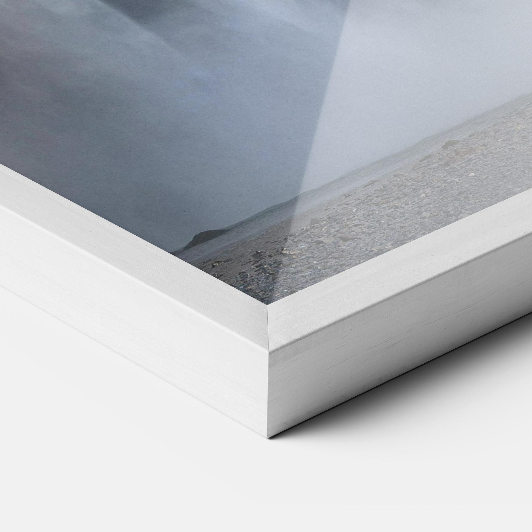 Gerahmte Poster Small Man Waterfall mockup 3