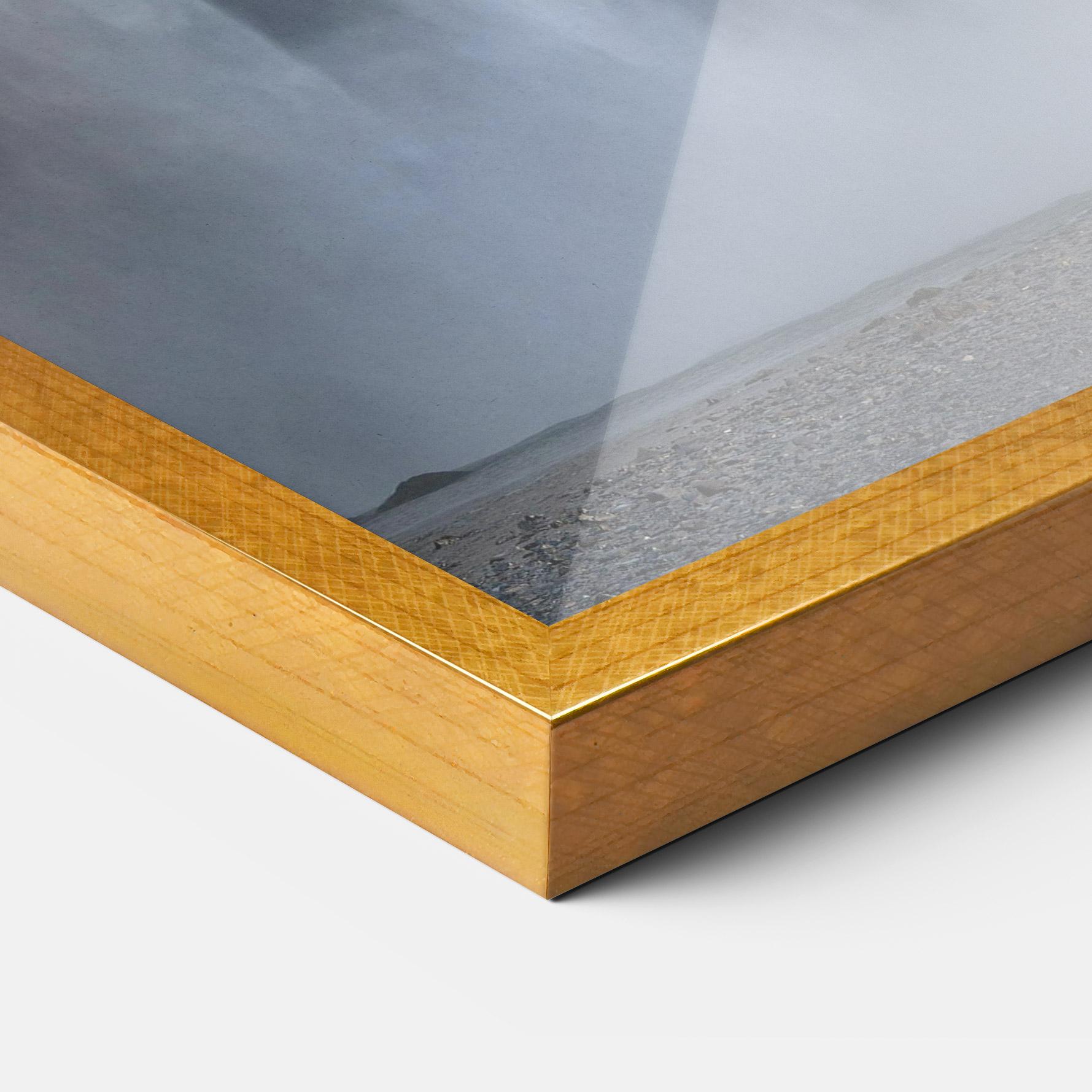 Gerahmte Poster Small Man Waterfall mockup 3