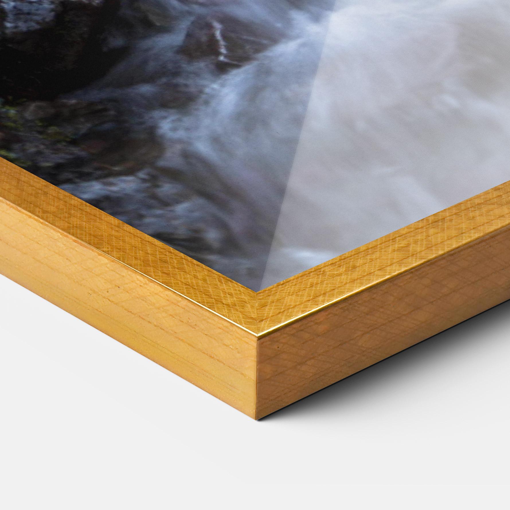 Gerahmte Poster Water Falling Field mockup 3