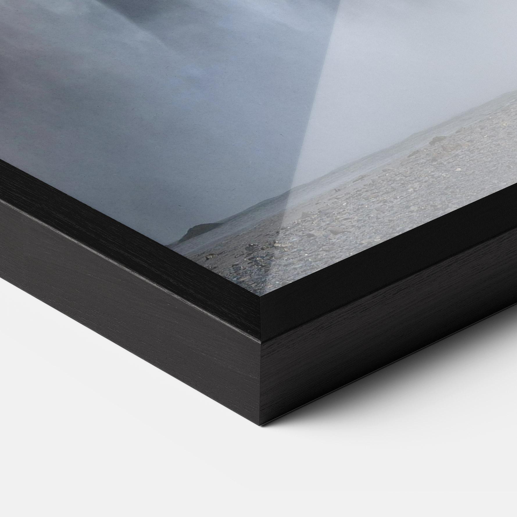 Gerahmte Poster Small Man Waterfall mockup 3