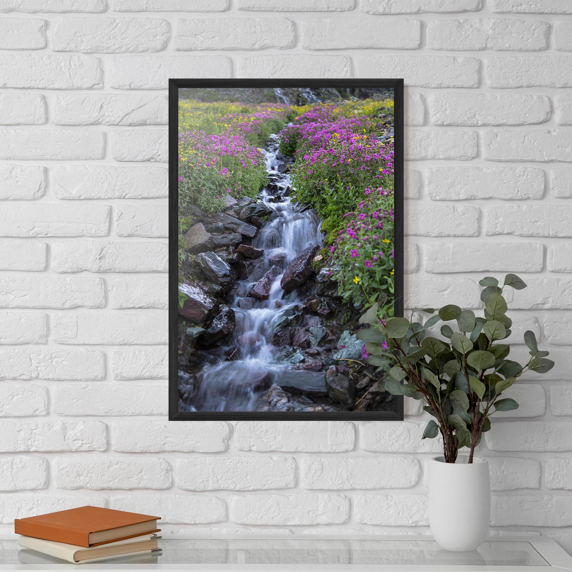 Gerahmte Poster Water Falling Field mockup 5