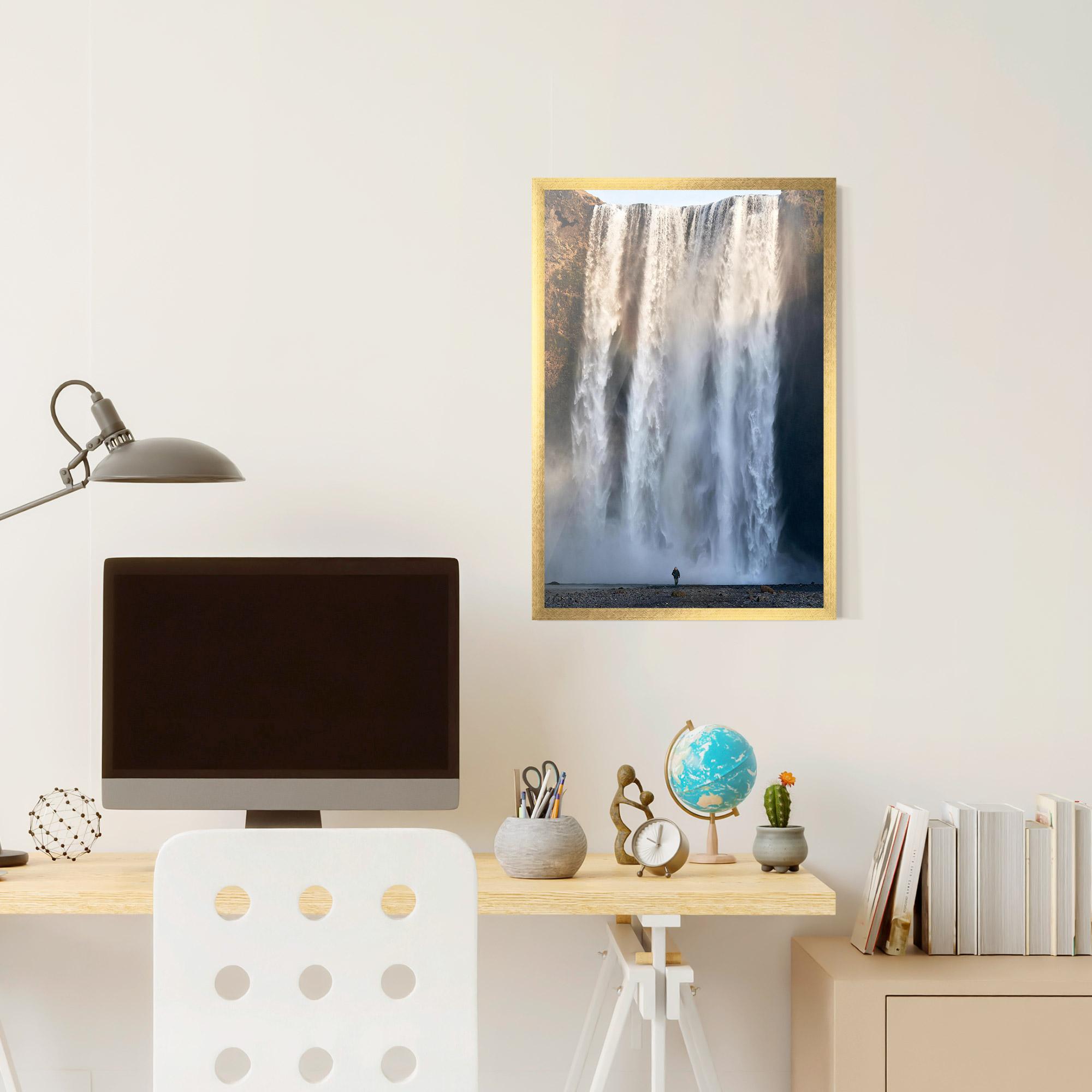Gerahmte Poster Small Man Waterfall mockup 6