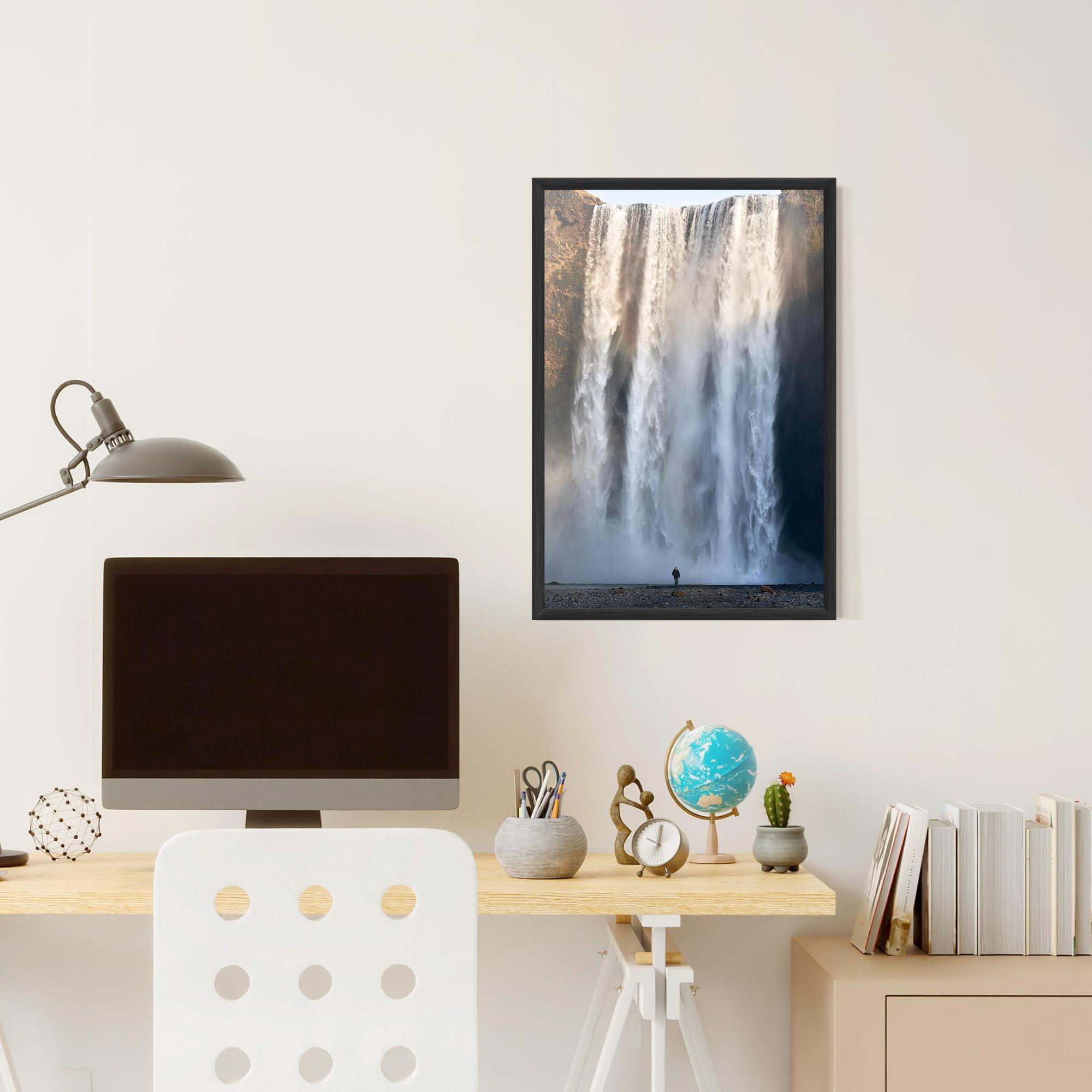 Gerahmte Poster Small Man Waterfall mockup 6