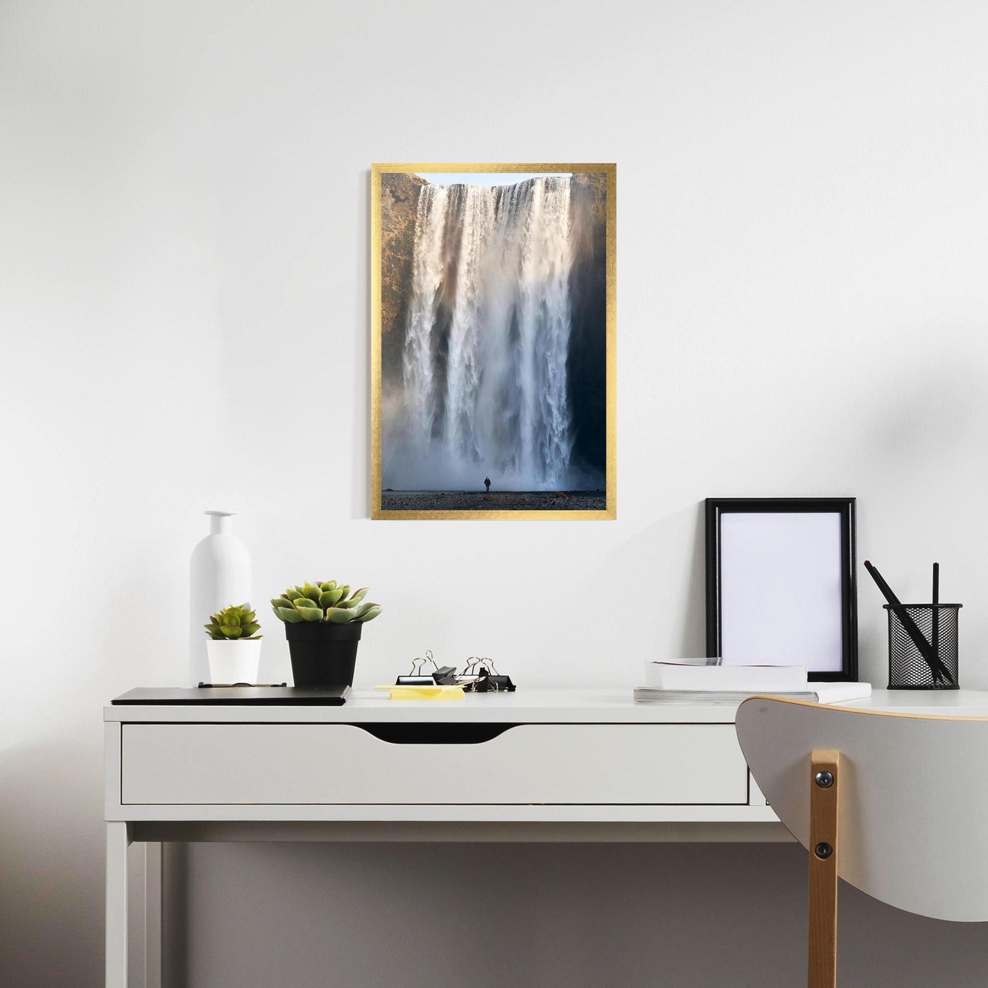 Gerahmte Poster Small Man Waterfall mockup 7