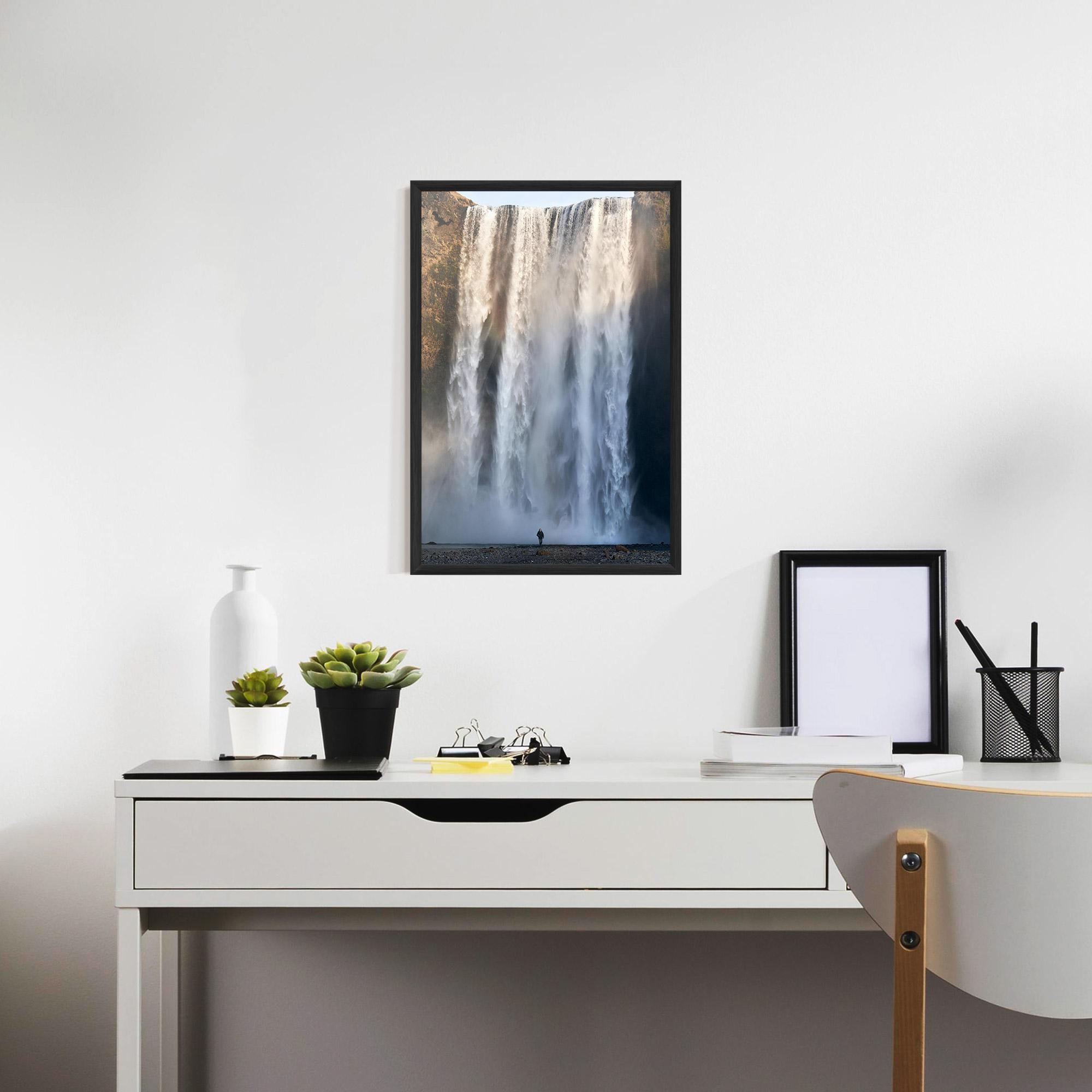 Gerahmte Poster Small Man Waterfall mockup 7