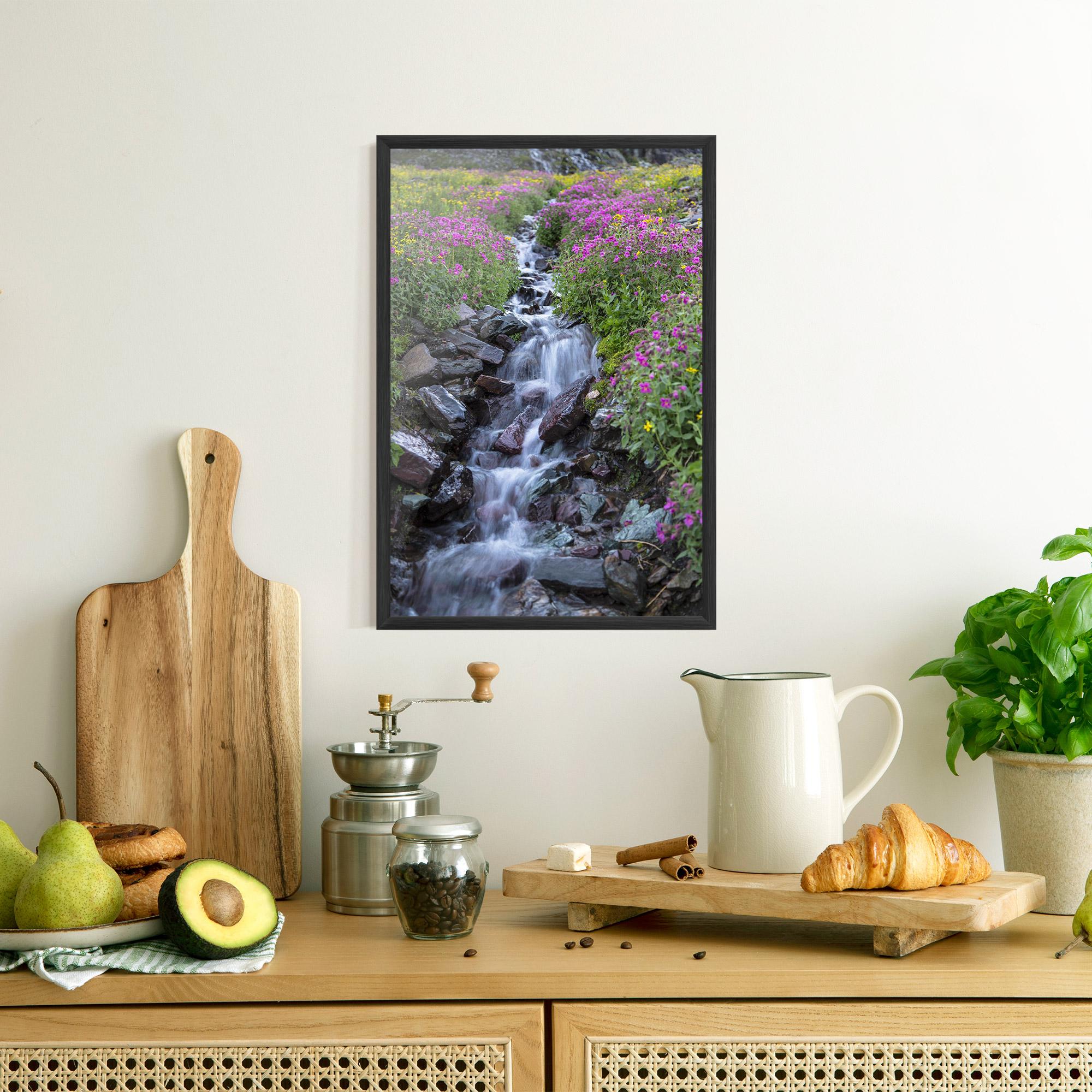 Gerahmte Poster Water Falling Field mockup 8
