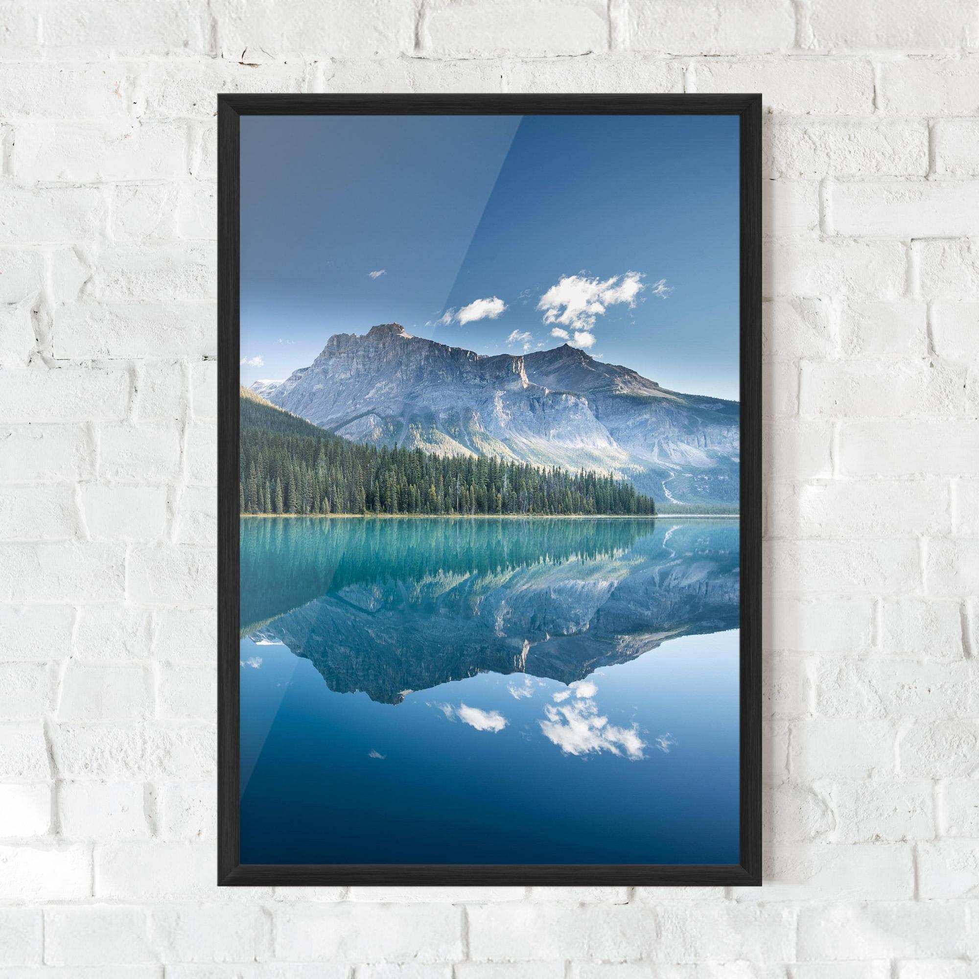 Gerahmte Poster Blue Mountain Lake mockup 0