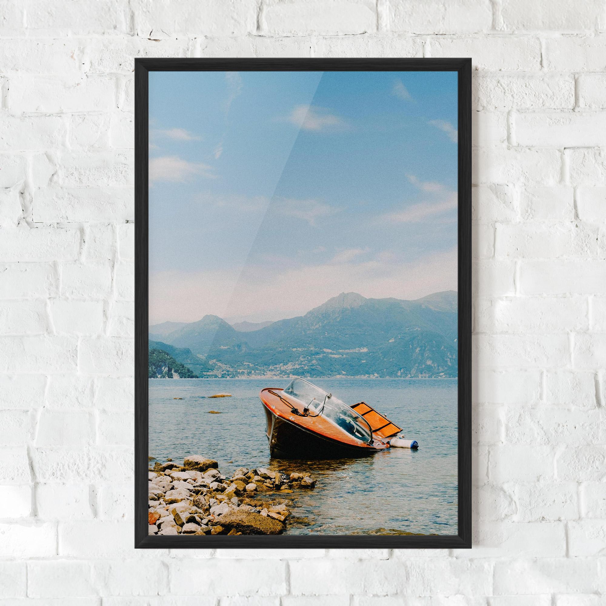 Gerahmte Poster Boat On The Lake mockup 0